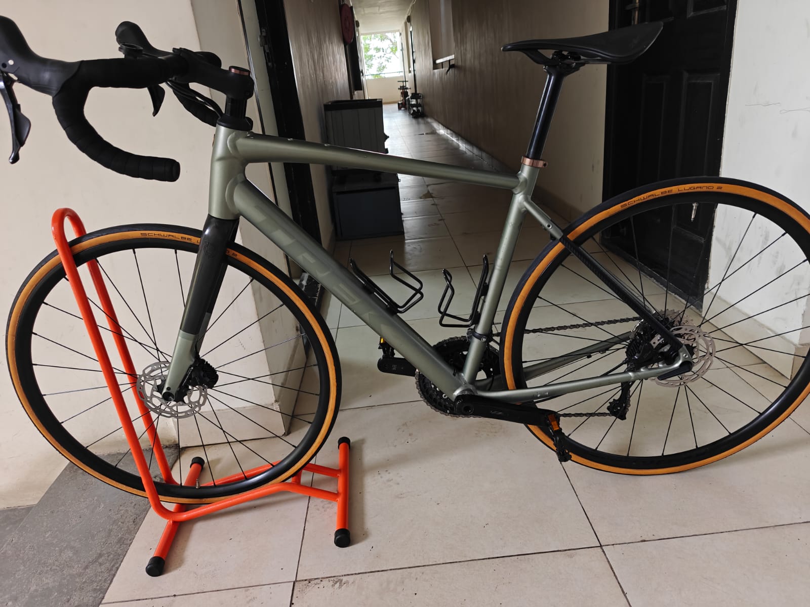 Trek Domane AL5 Road Bike- M -2024