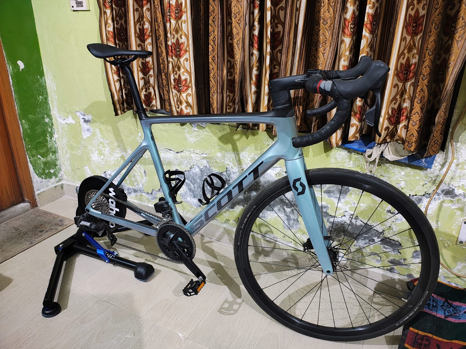 The Scott Addict 10 Road Bike-2025-Large