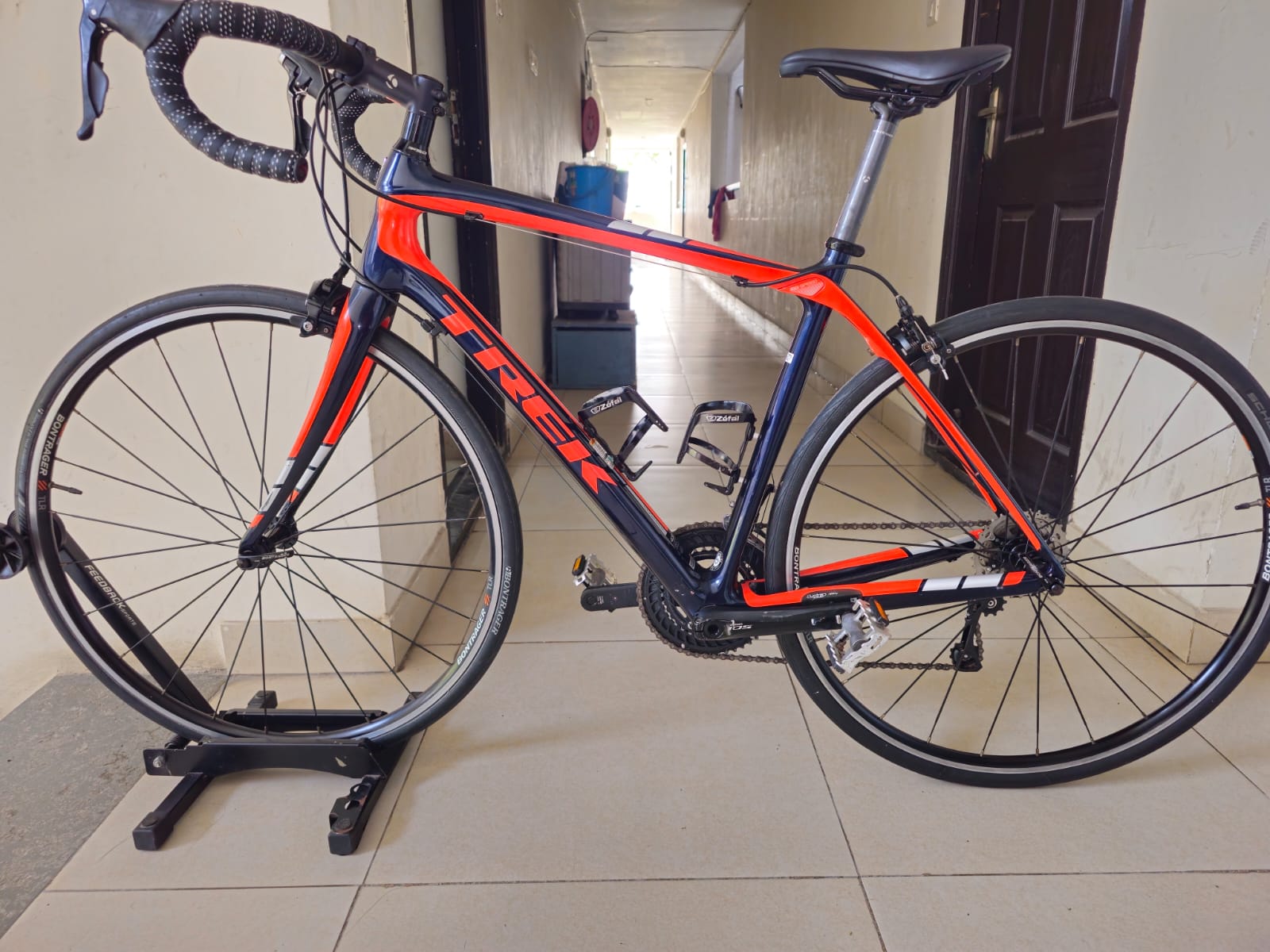 TREK DOMANE 5 ROAD BIKE SIZE-MEDIUM 54CM 2017-18
