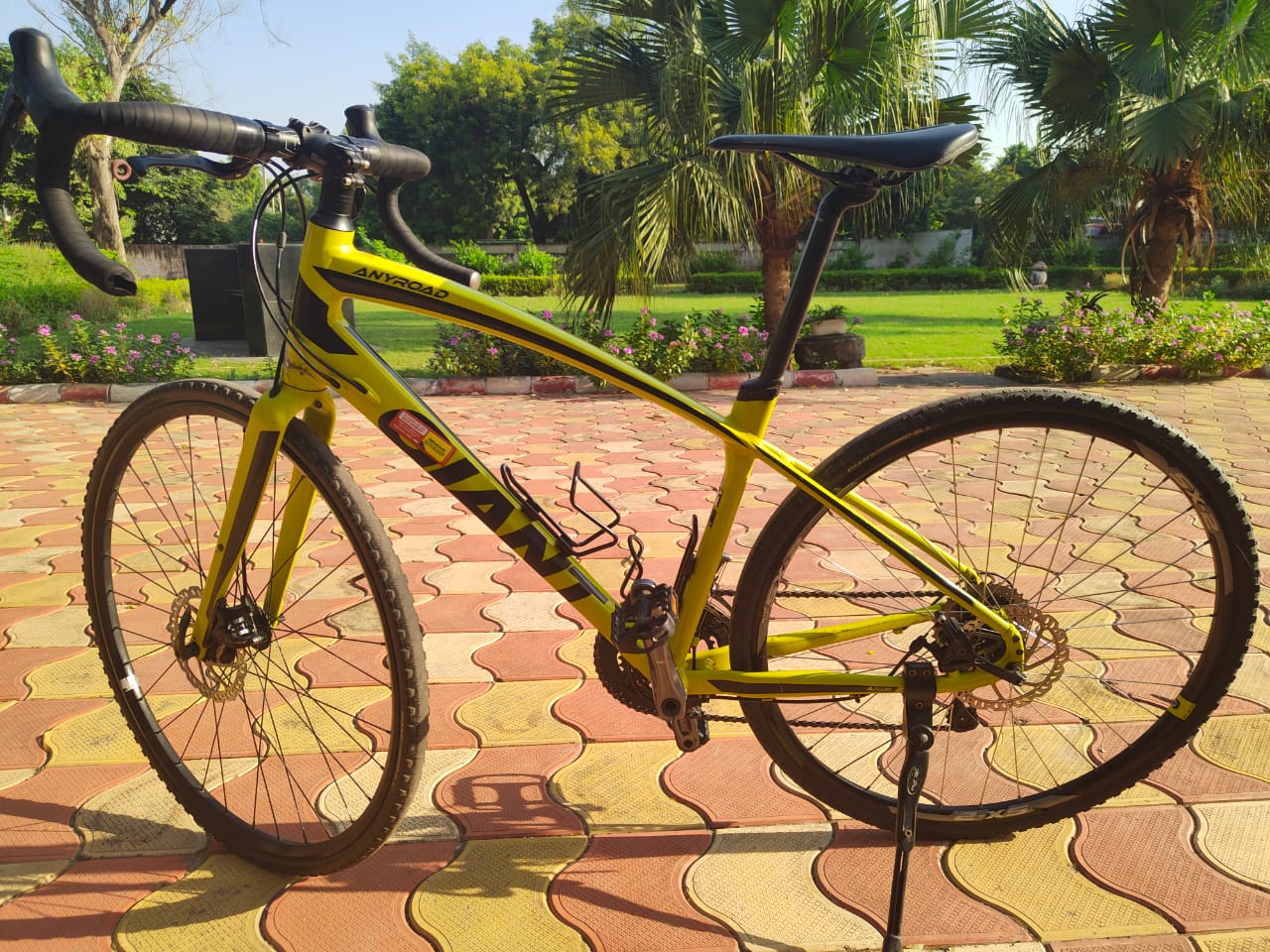 Giant Anyroad 1 Road Bike- Medium -2017