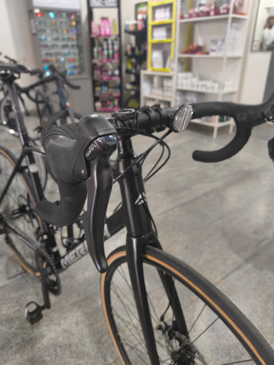 Merida Scultura 200 -Disk Road Bike -2022 -M