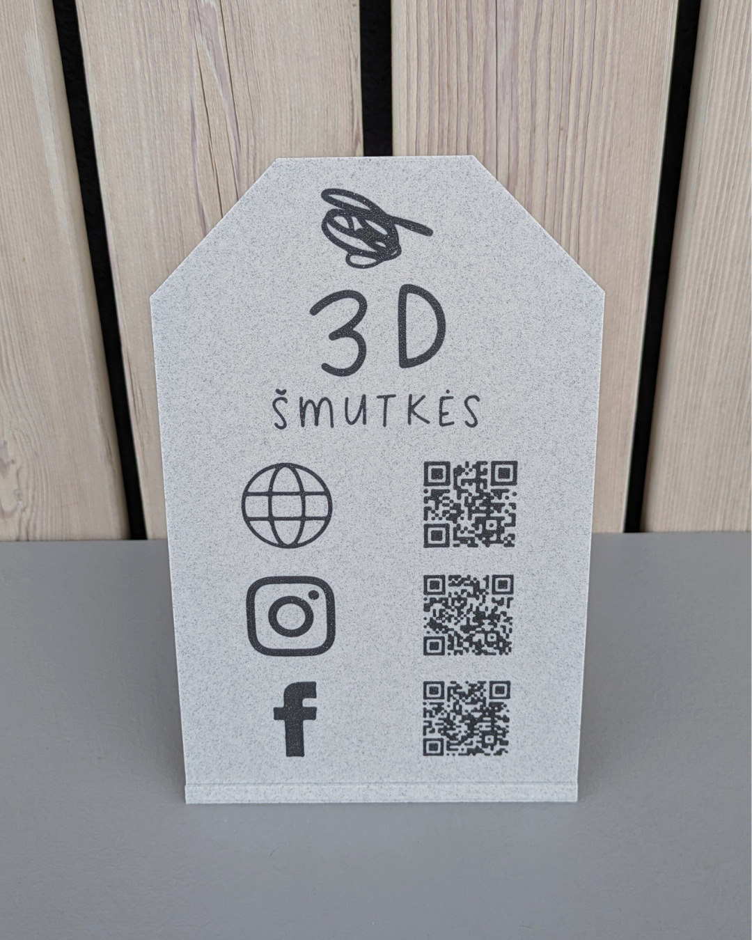 INFORMACINĖ LENTELĖ SU QR KODU - ŠEŠIAKAMPĖ