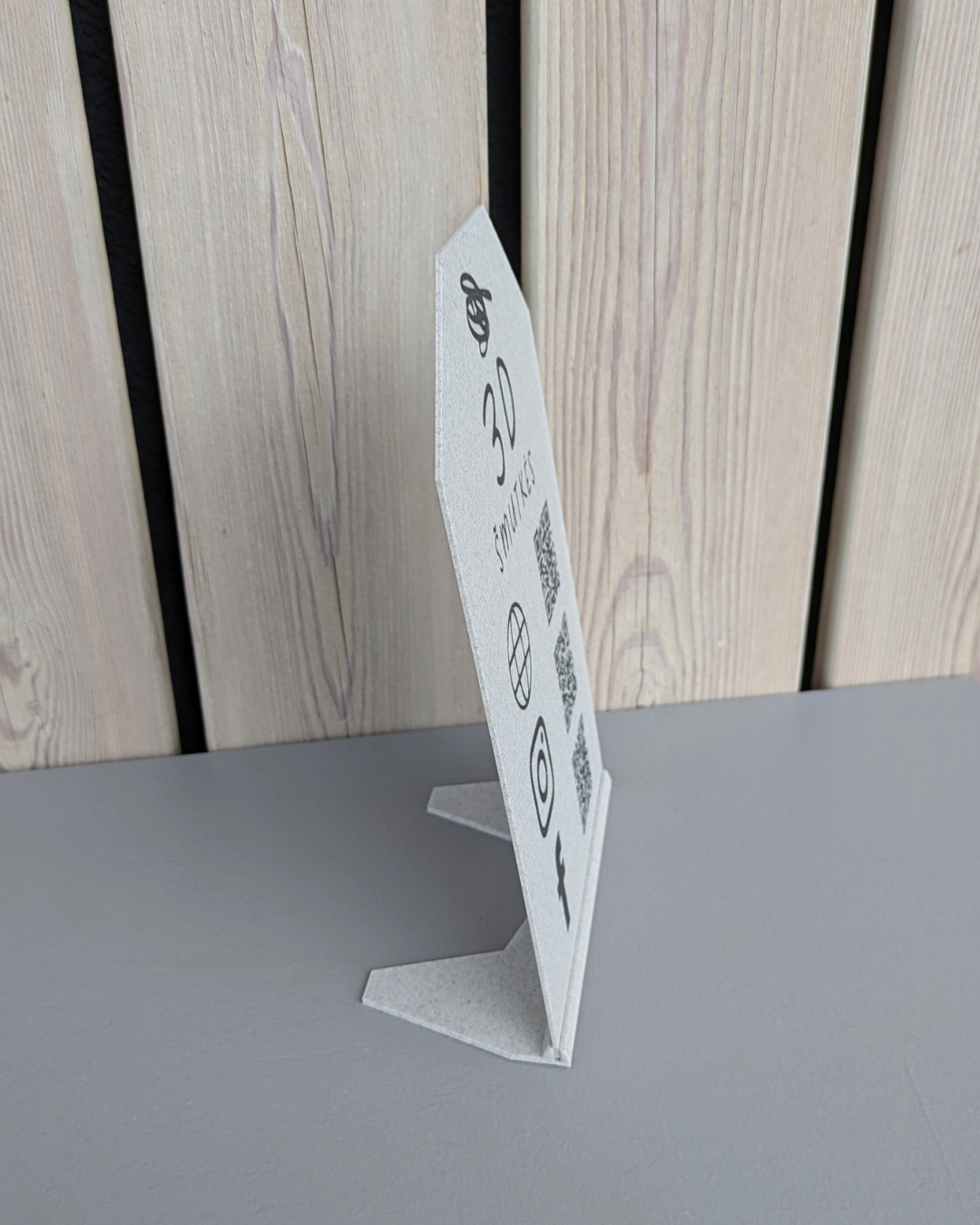 INFORMACINĖ LENTELĖ SU QR KODU - ŠEŠIAKAMPĖ