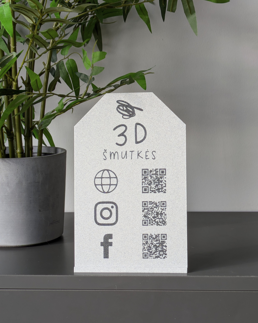 INFORMACINĖ LENTELĖ SU QR KODU - ŠEŠIAKAMPĖ