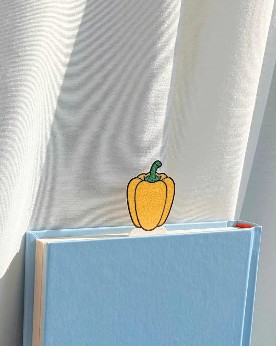 Knygų skirtukas - GELTONA PAPRIKA