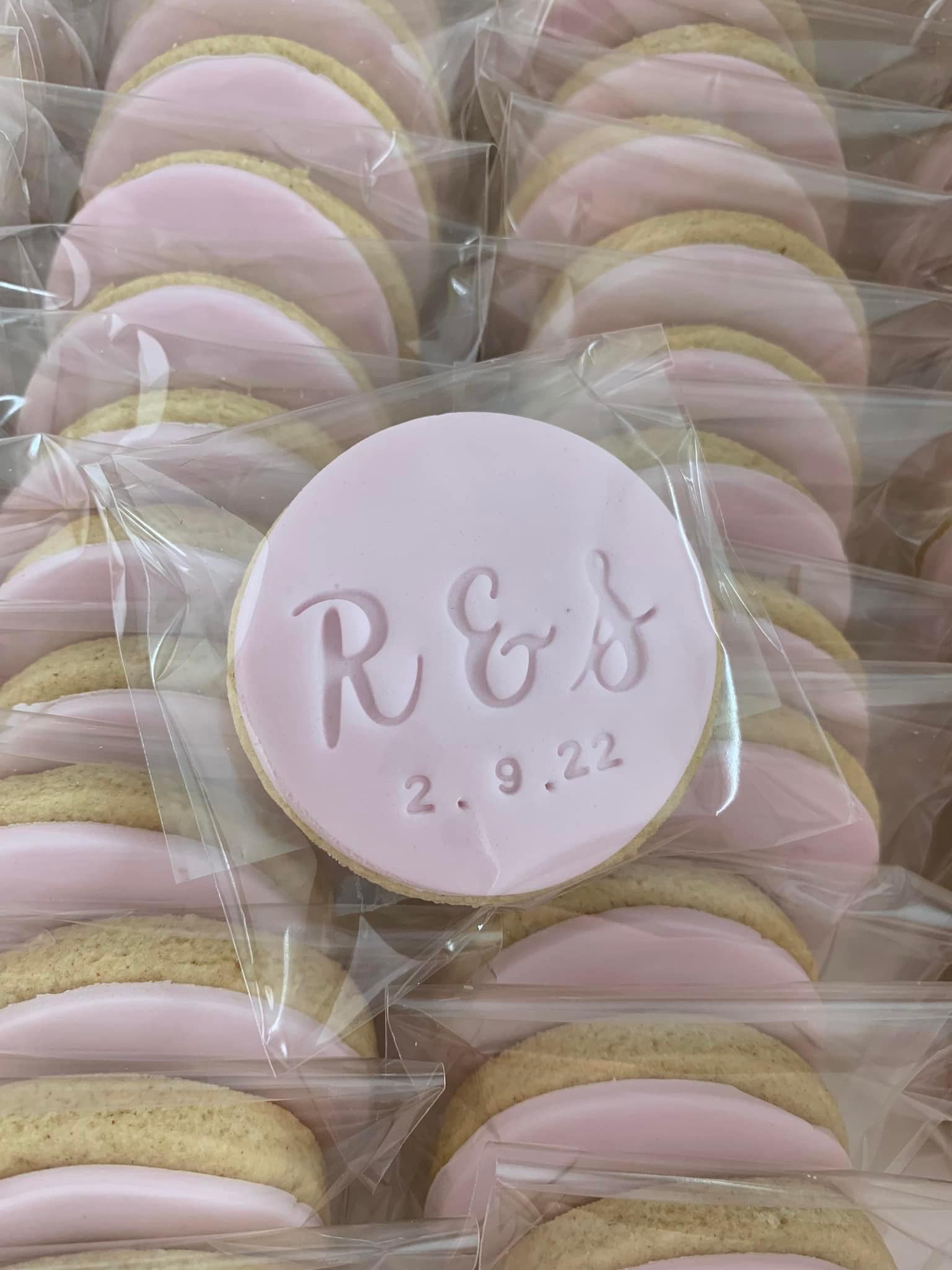 Personalised Round Biscuit Wedding Favours