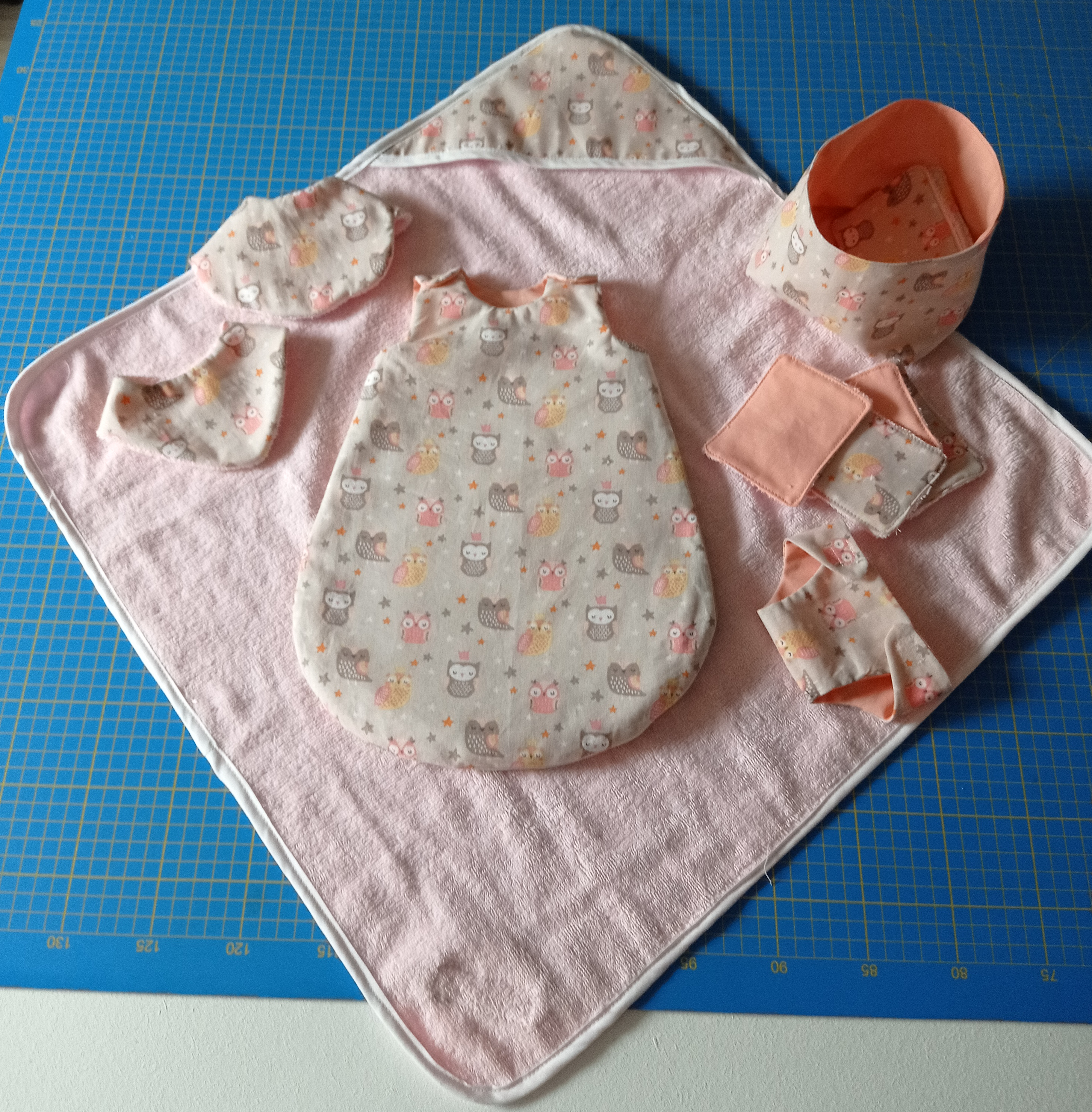 Ensemble pour poupon à motifs chouettes