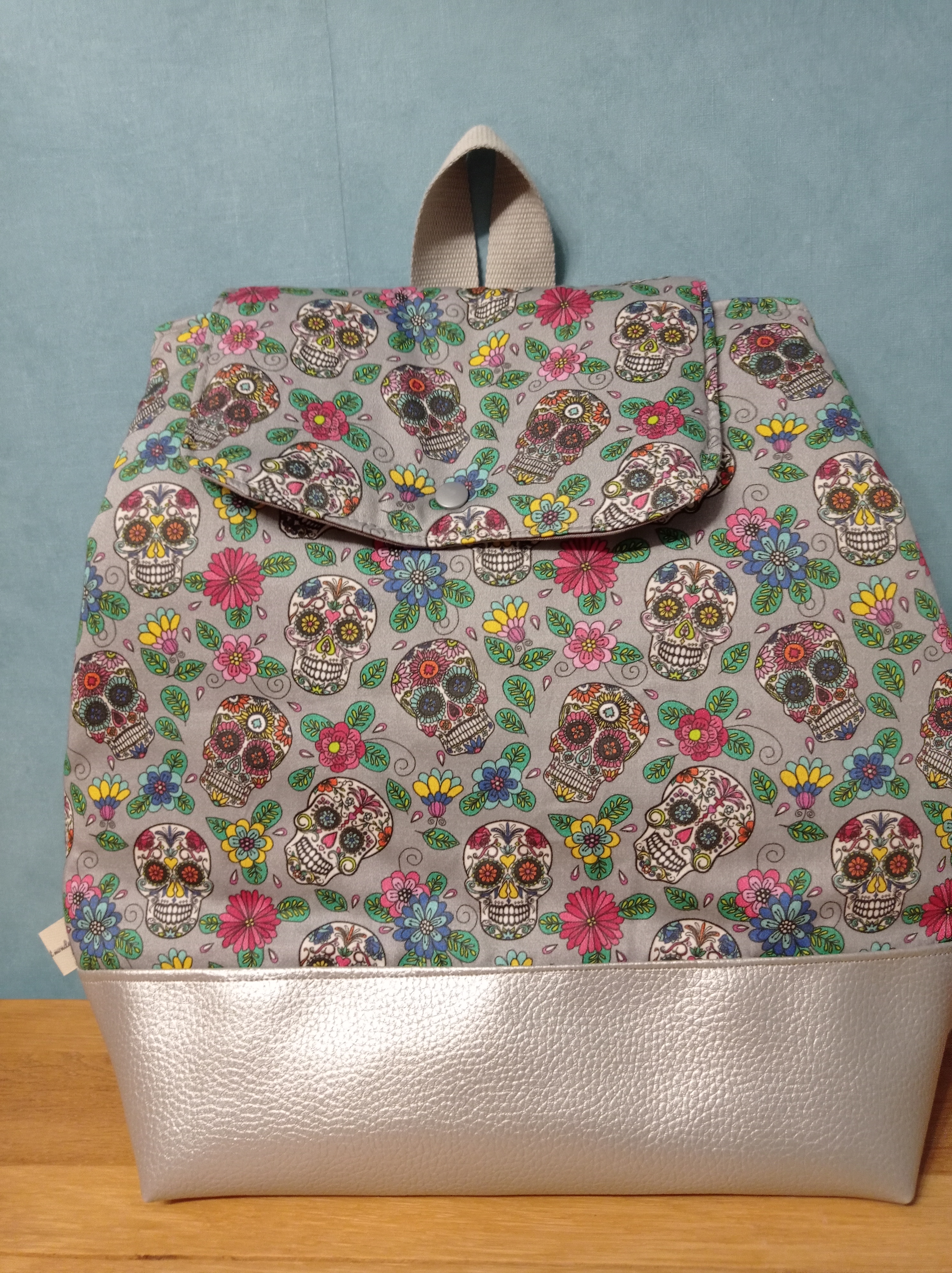 Sac à dos tête de mort gris