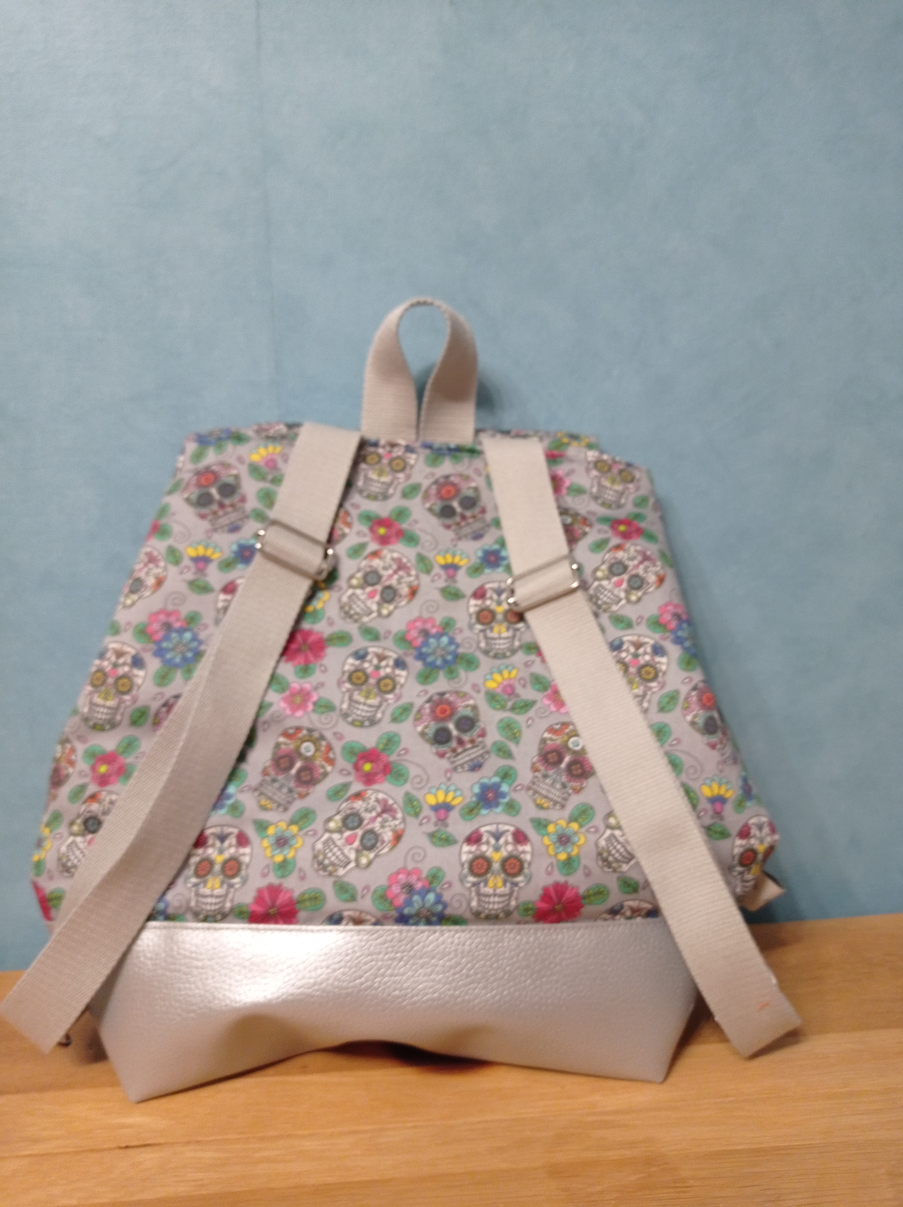 Sac à dos tête de mort gris