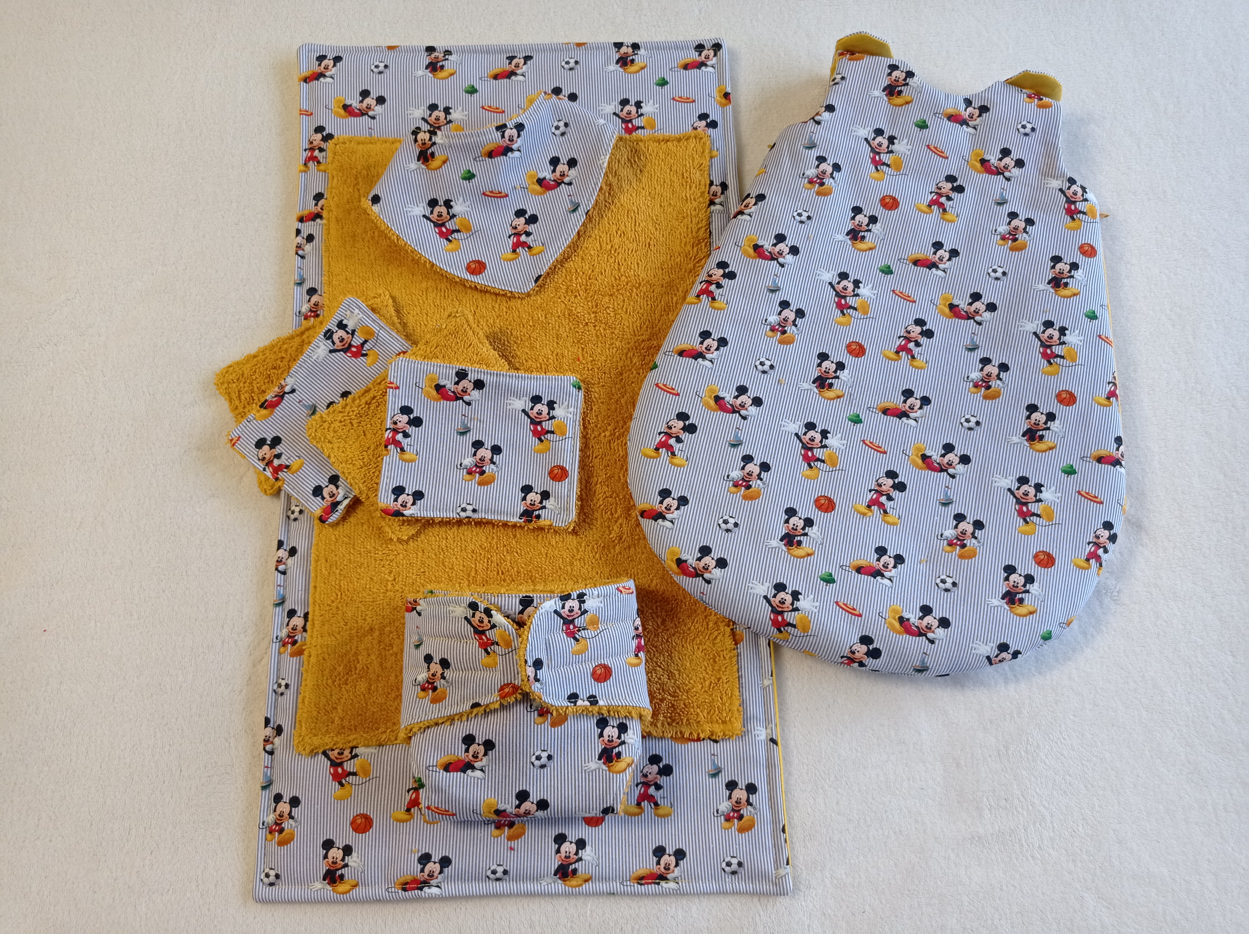 Ensemble Mickey pour poupée