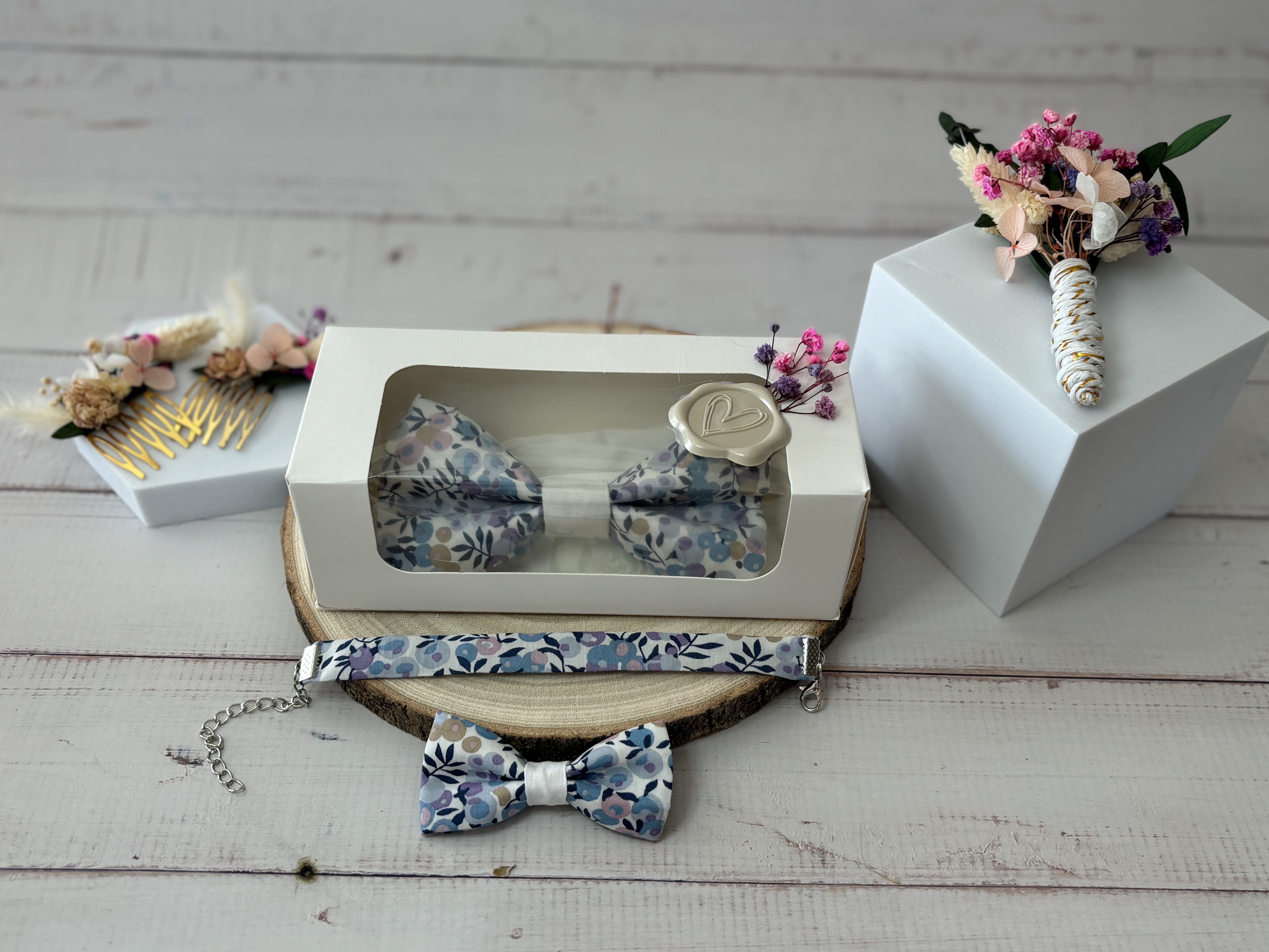 Noeud de Papillon Lila fleuris