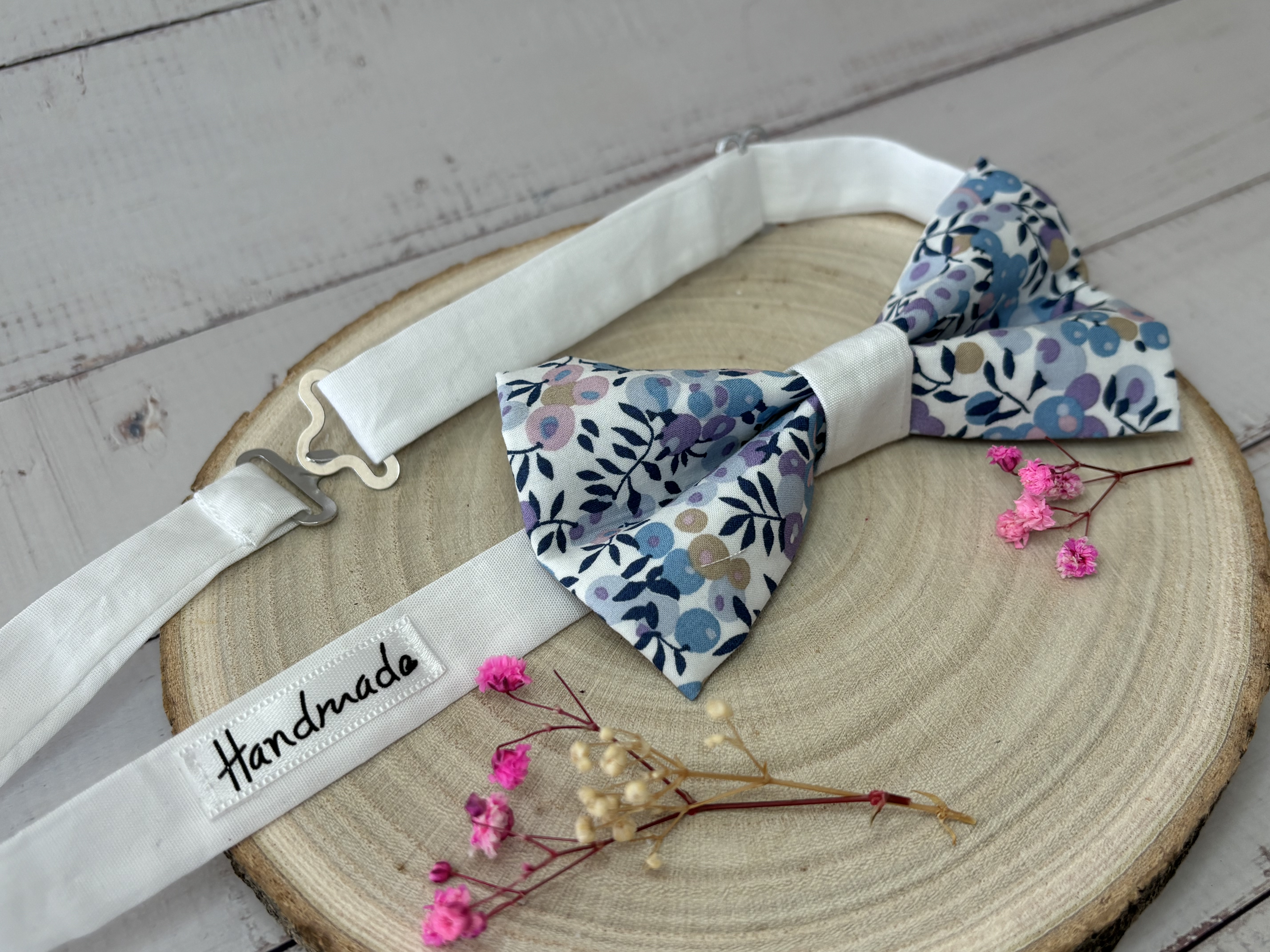 Noeud de Papillon Lila fleuris