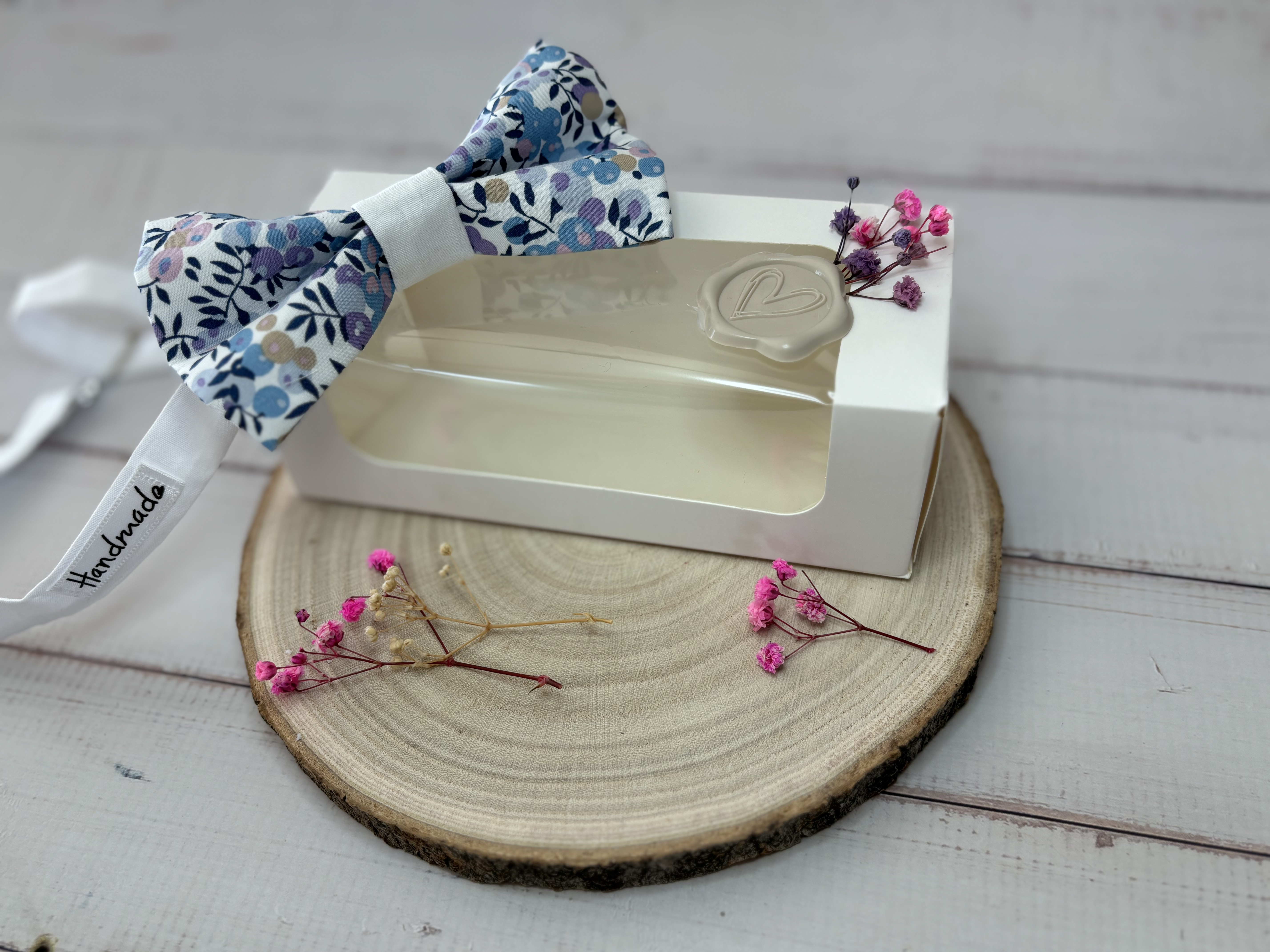 Noeud de Papillon Lila fleuris