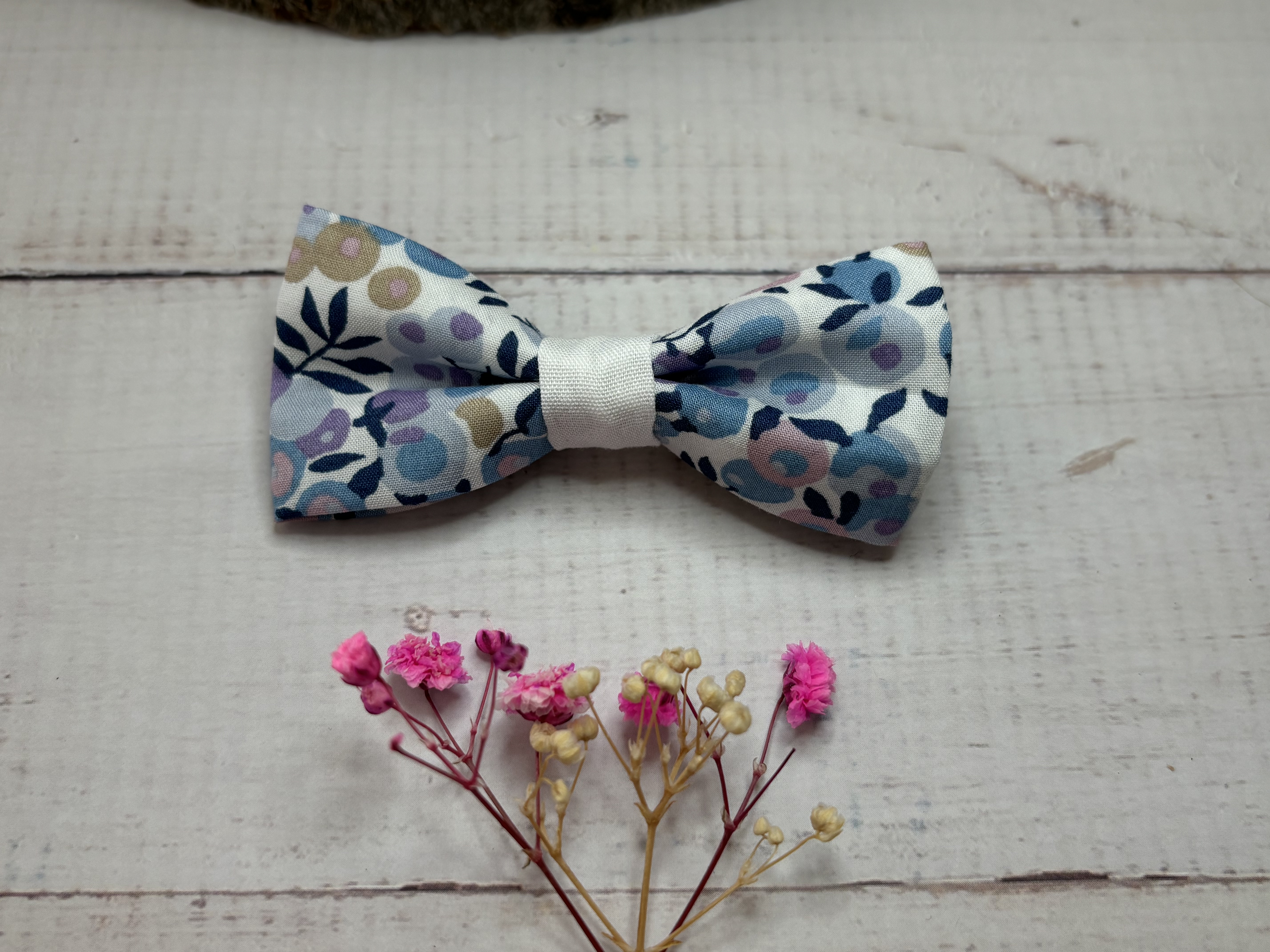 Noeud de Papillon Lila fleuris