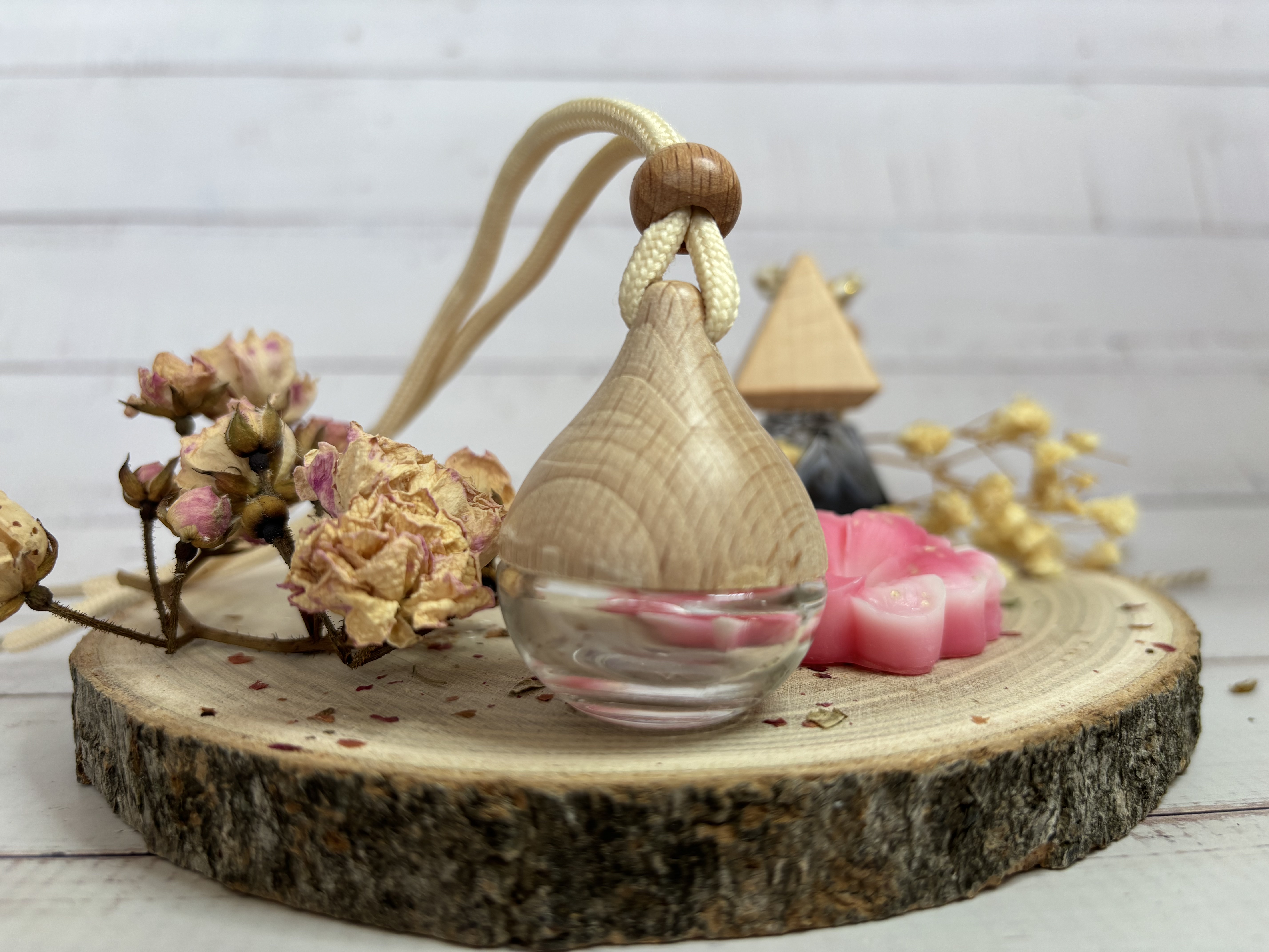 Diffuseur pour Voiture - Forme Pyramide et Goute d'eau