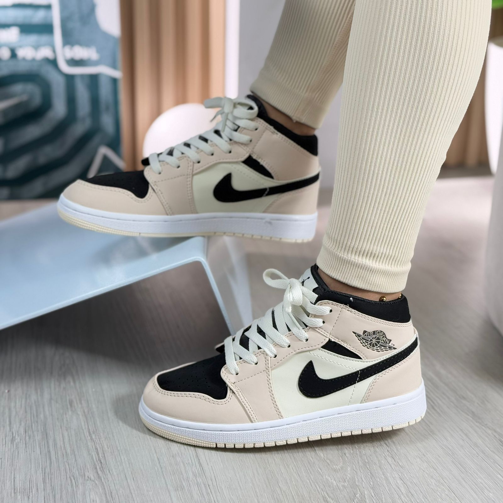 Tenis Nike Jordan R1