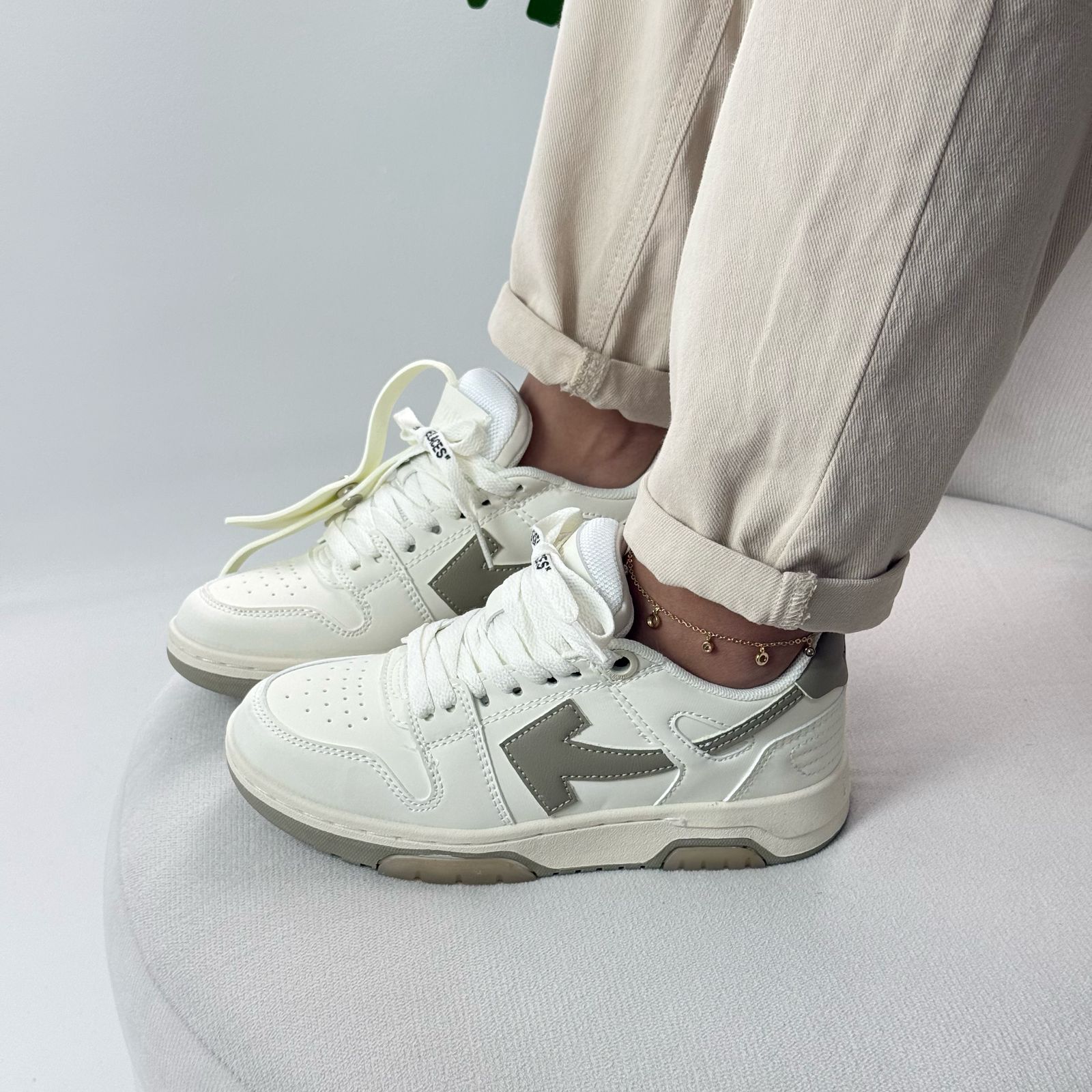 Tenis Off-White Out Of Office