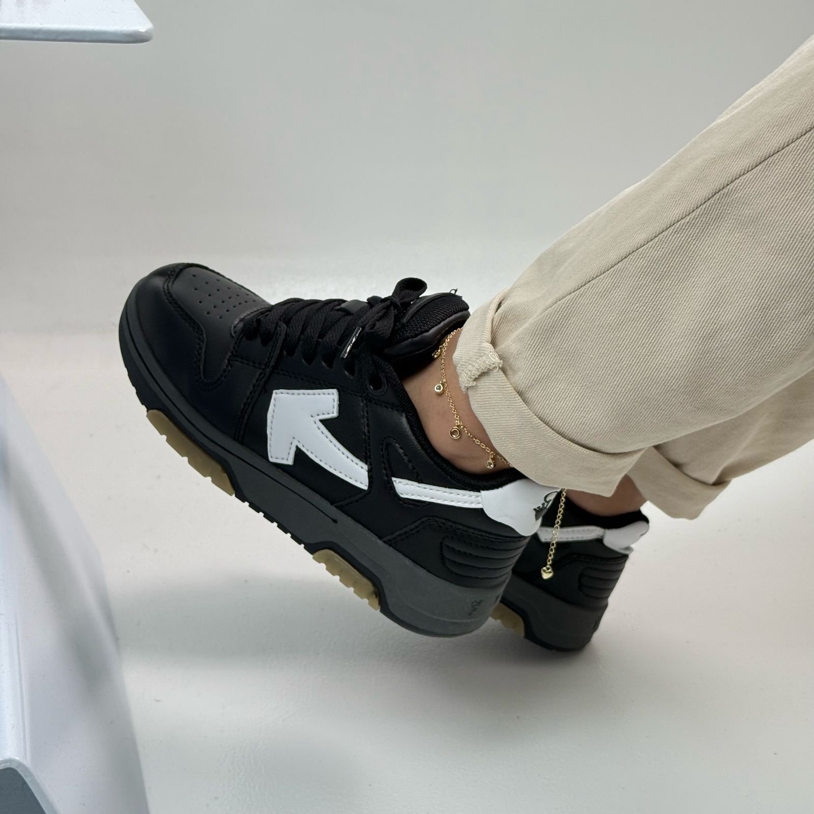 Tenis Off-White Out Of Office