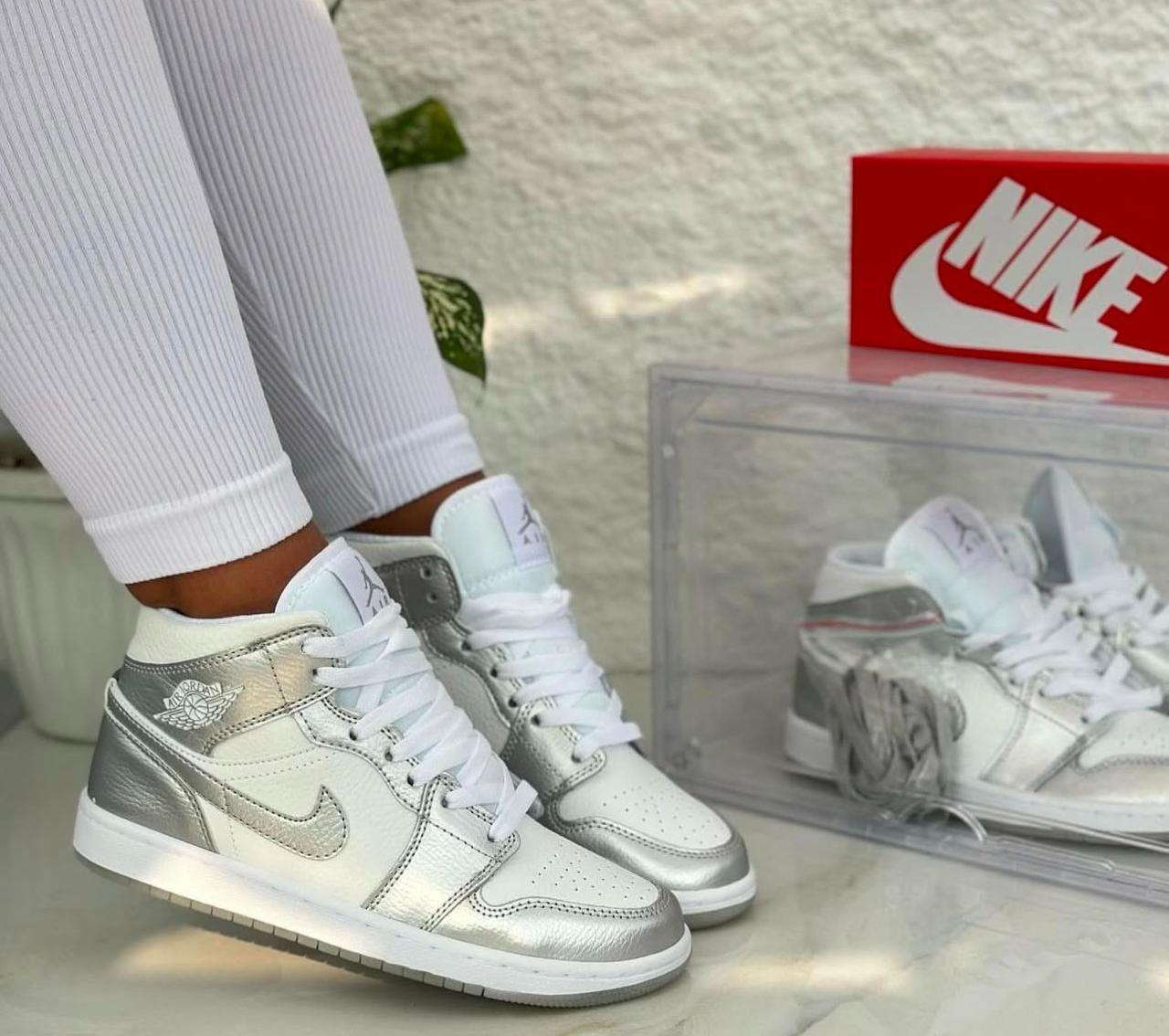Tenis Nike Jordan R1