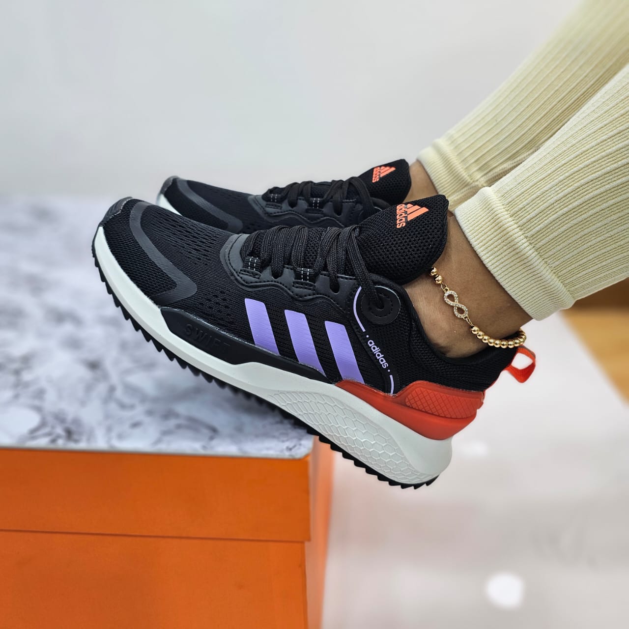 Tenis Adidas Swift