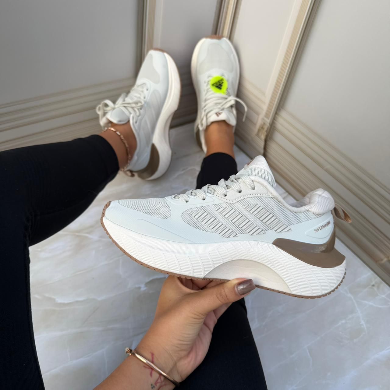 Tenis Adidas Supermagma