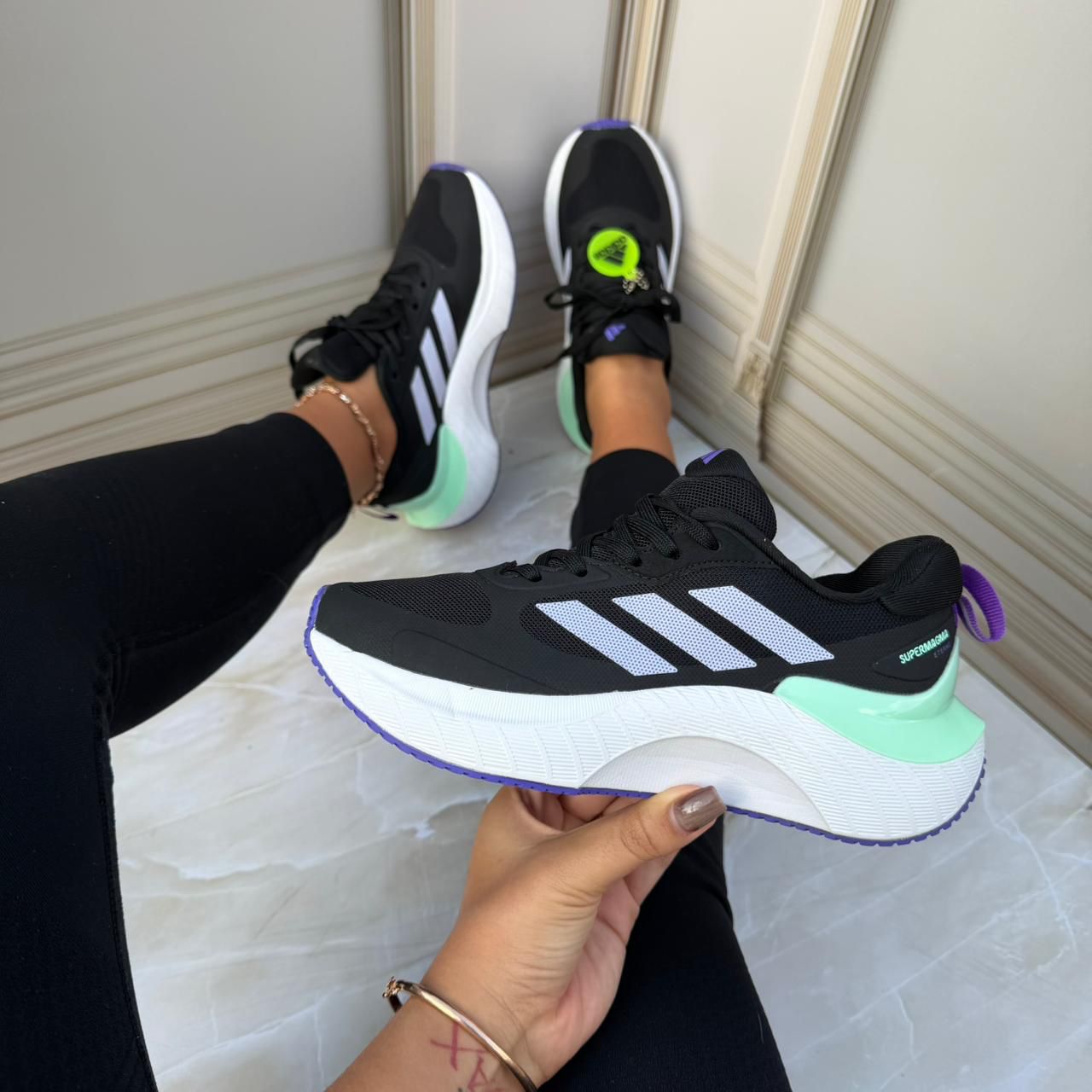Tenis Adidas Supermagma