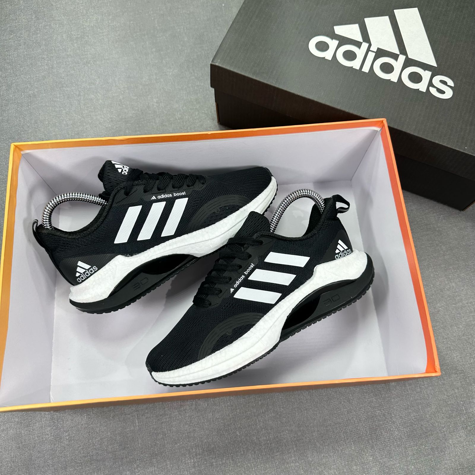Tenis Adidas Adibast