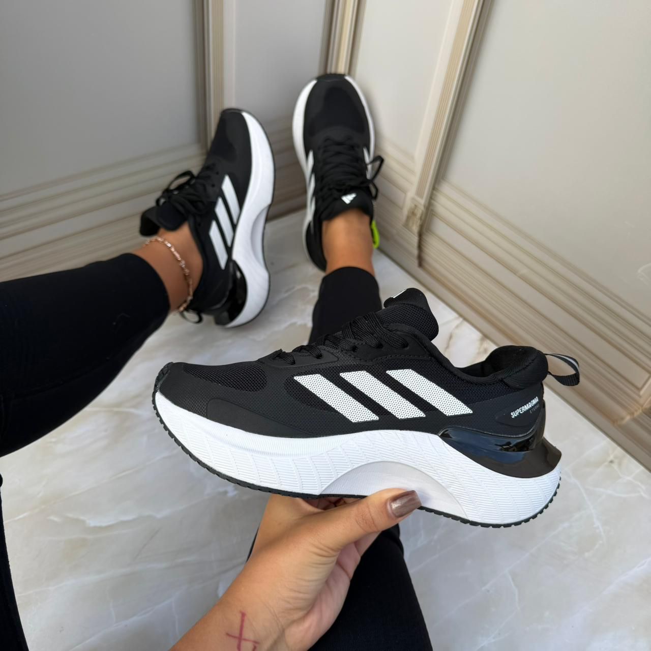Tenis Adidas Supermagma