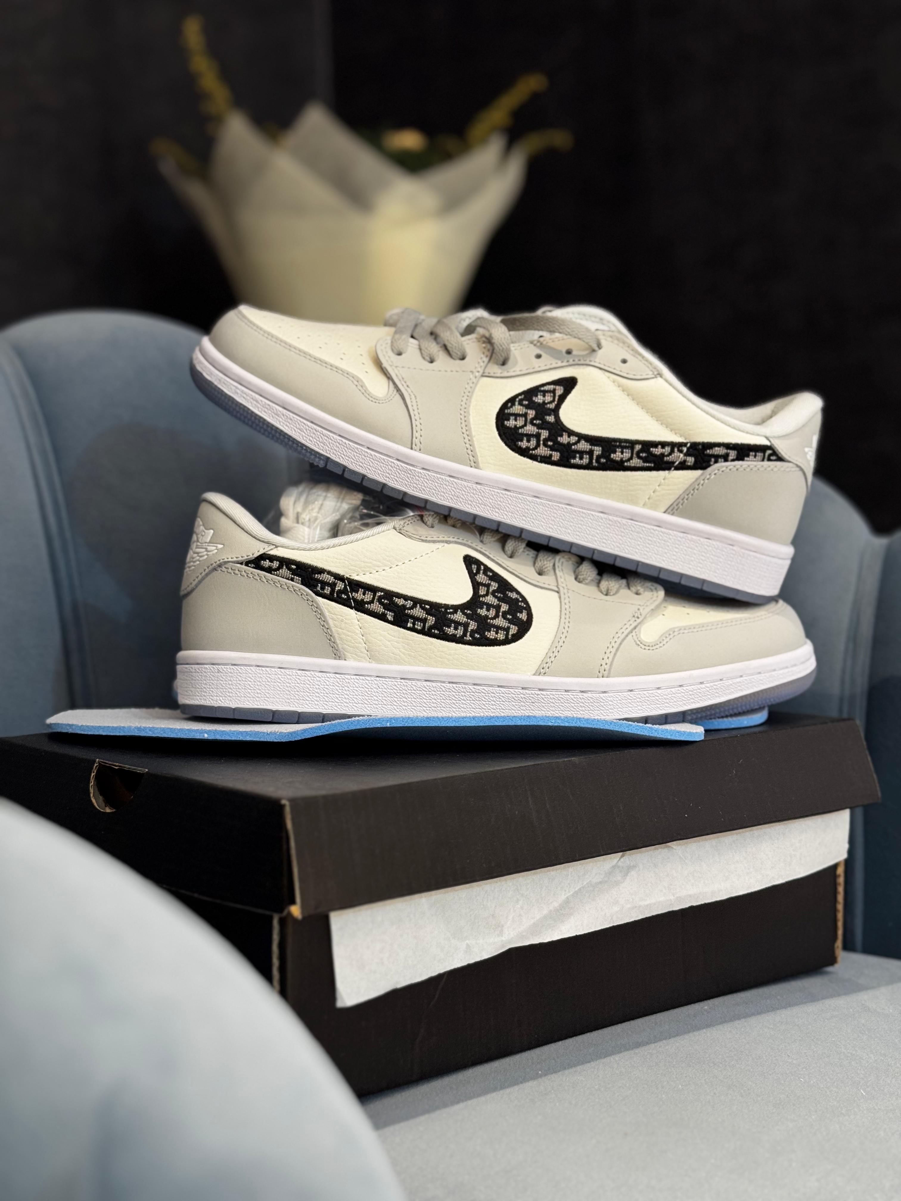 AirJordan low dior🖤 Showroom copy Leather quality 41-45 Og box pack 📦  With butter paper 📌  Free ship ✈️