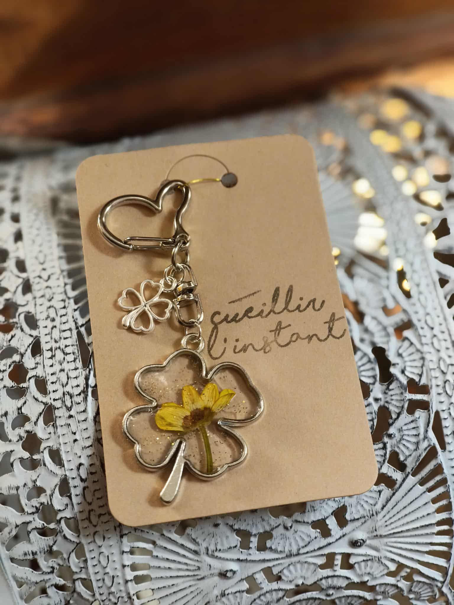 Porte clés Résine et fleurs séchées