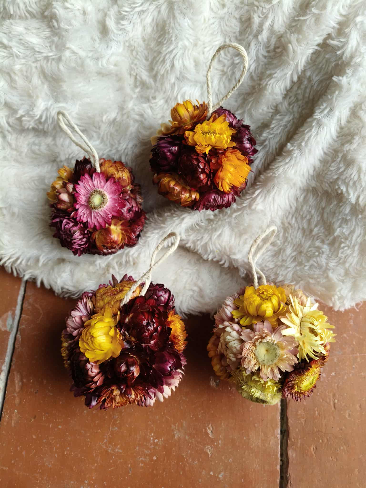 Boule décorative fleurie