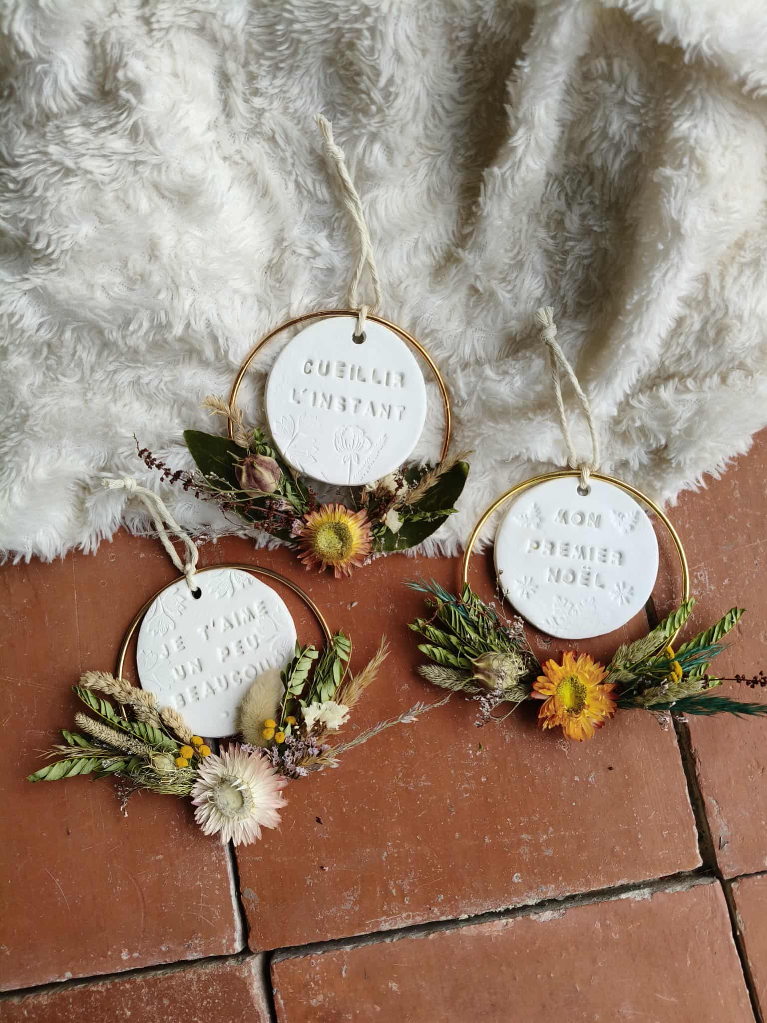 Mini Couronne fleurie et suspension mot doux