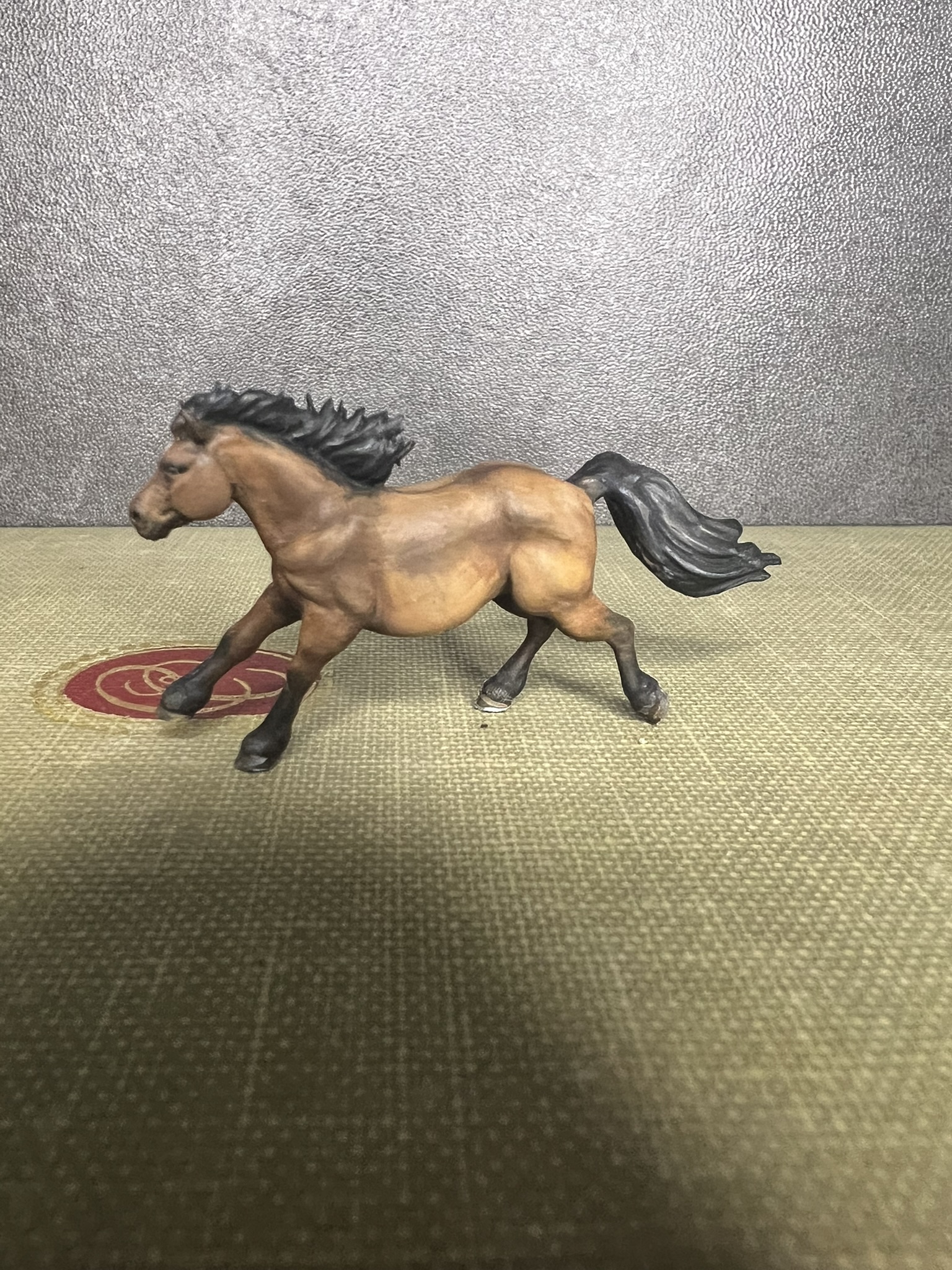 Running Mustang Mare Painted - Micro Scale