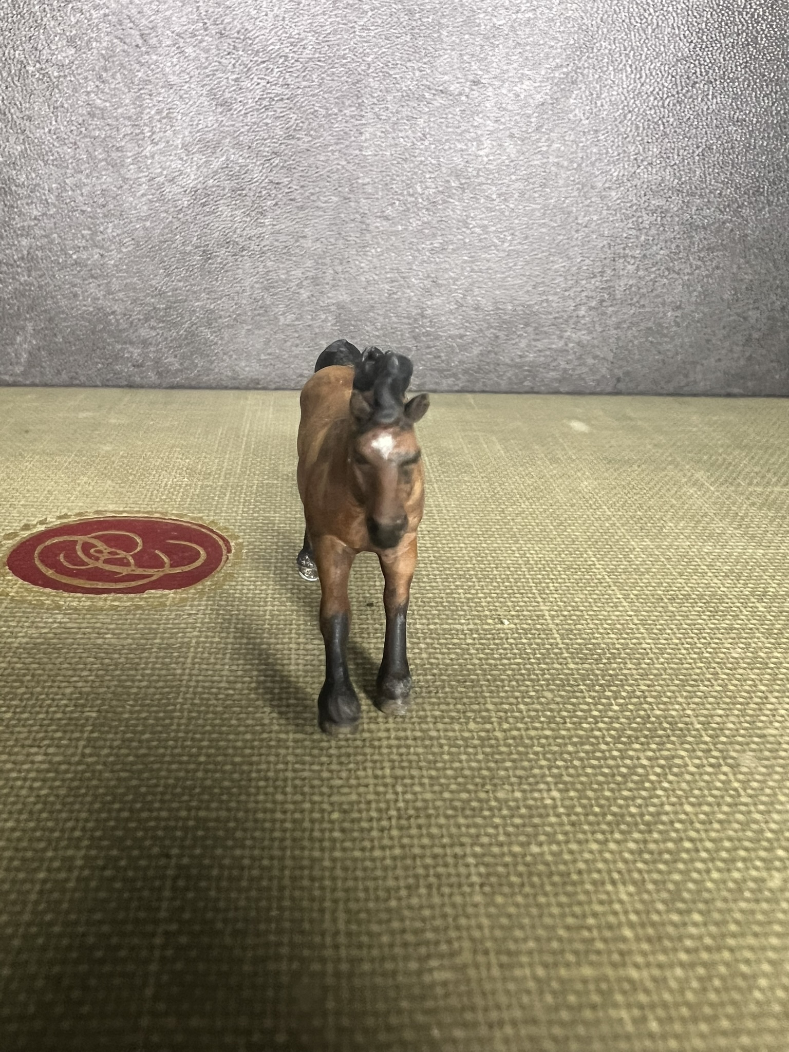 Running Mustang Mare Painted - Micro Scale