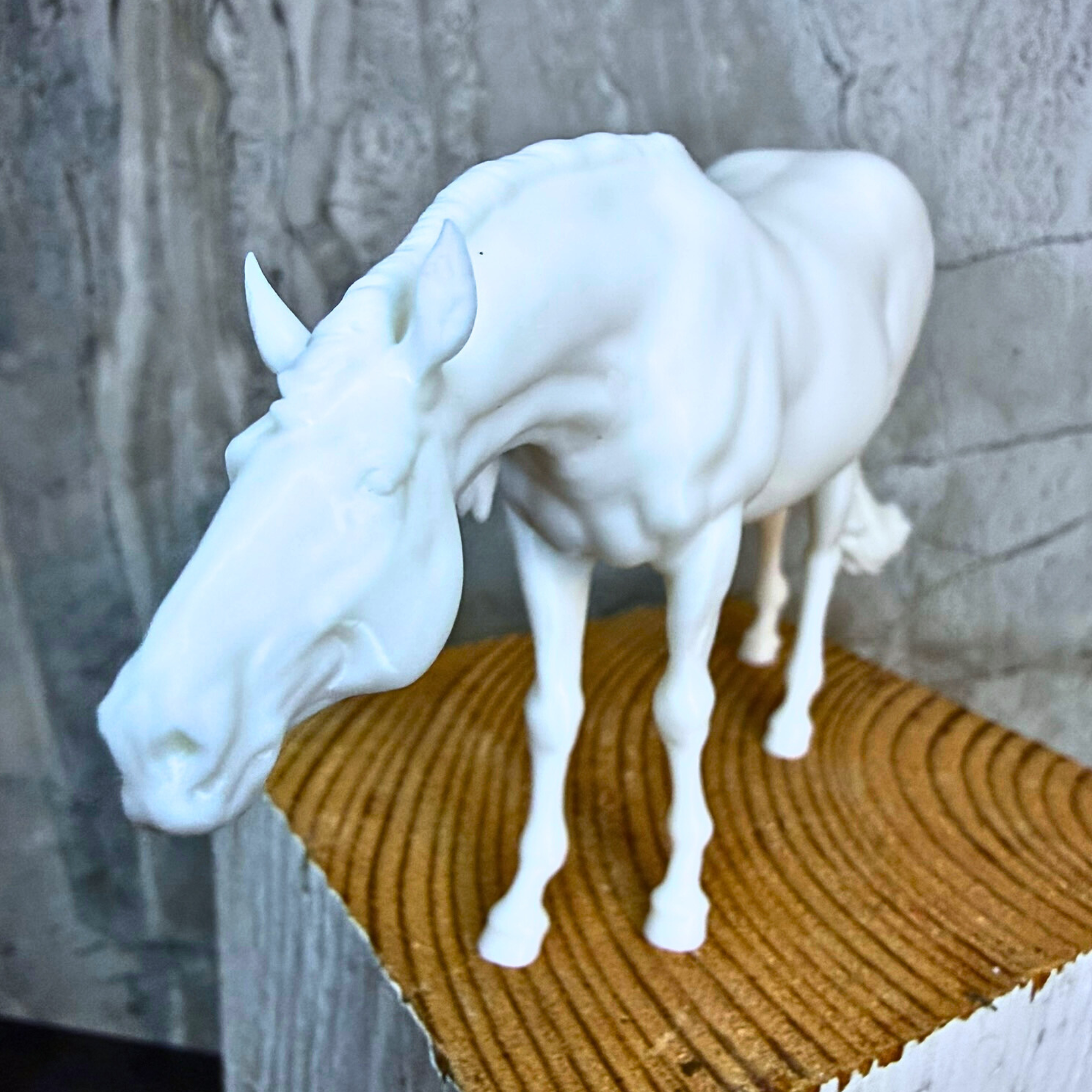 "Jasper" Begging Thoroughbred Gelding Model by Printed Ponies