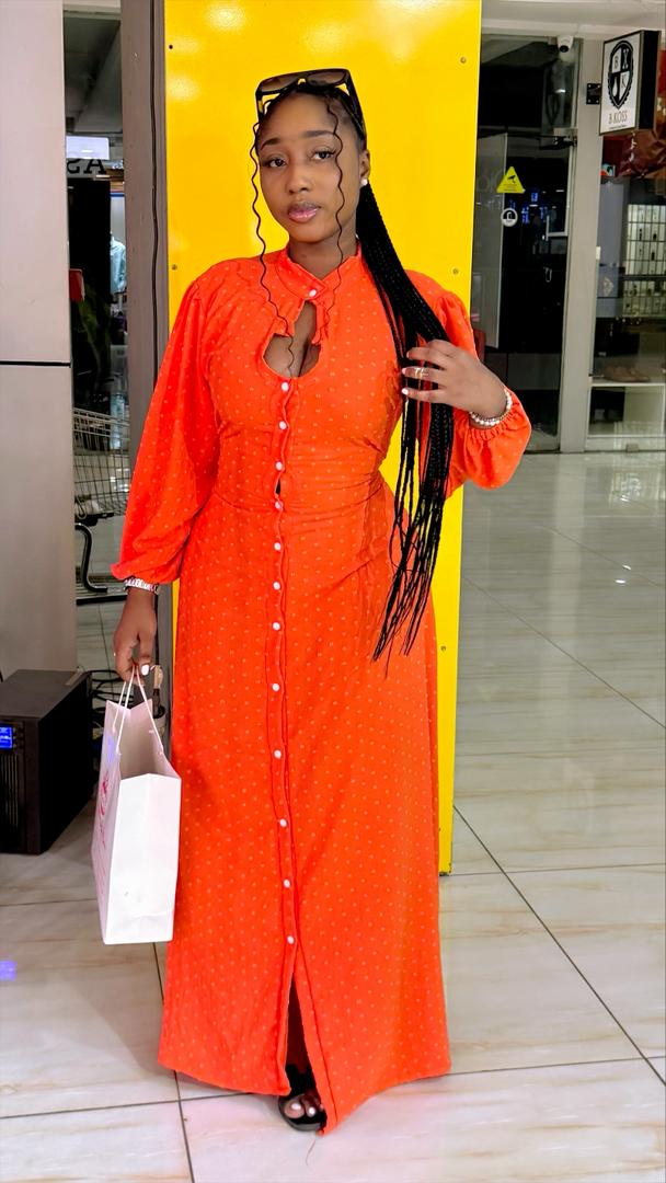 Robe longue orange à boutons