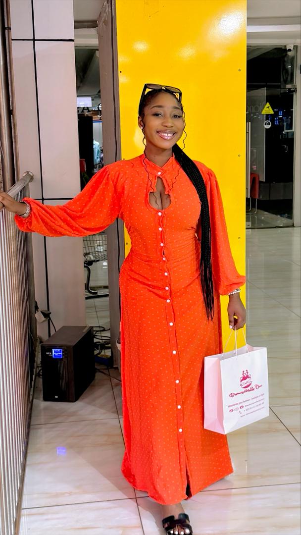 Robe longue orange à boutons