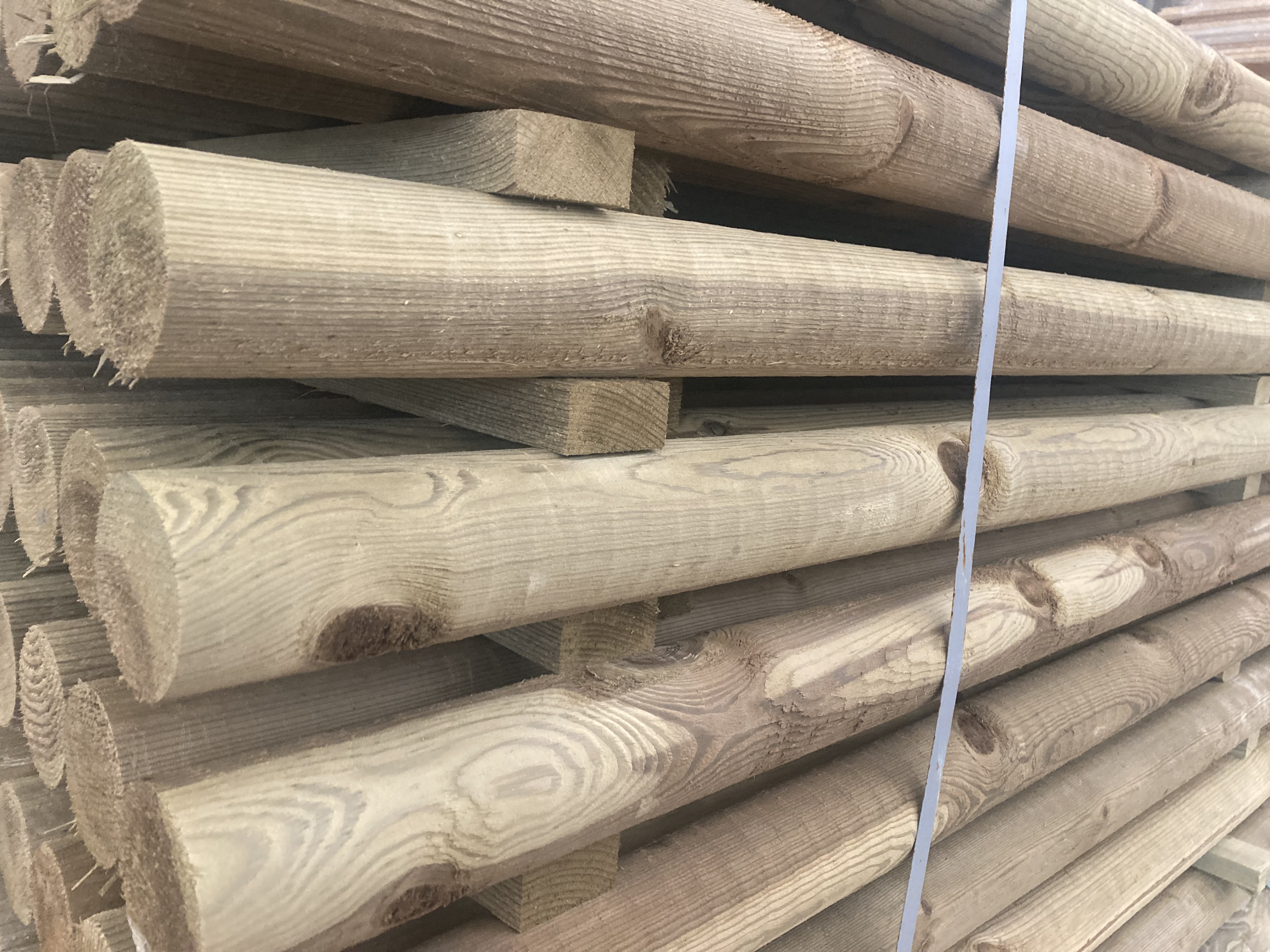 Piquets pin traité classe 4 fraisé épointés diamètre 60 longueur 2,5 m 