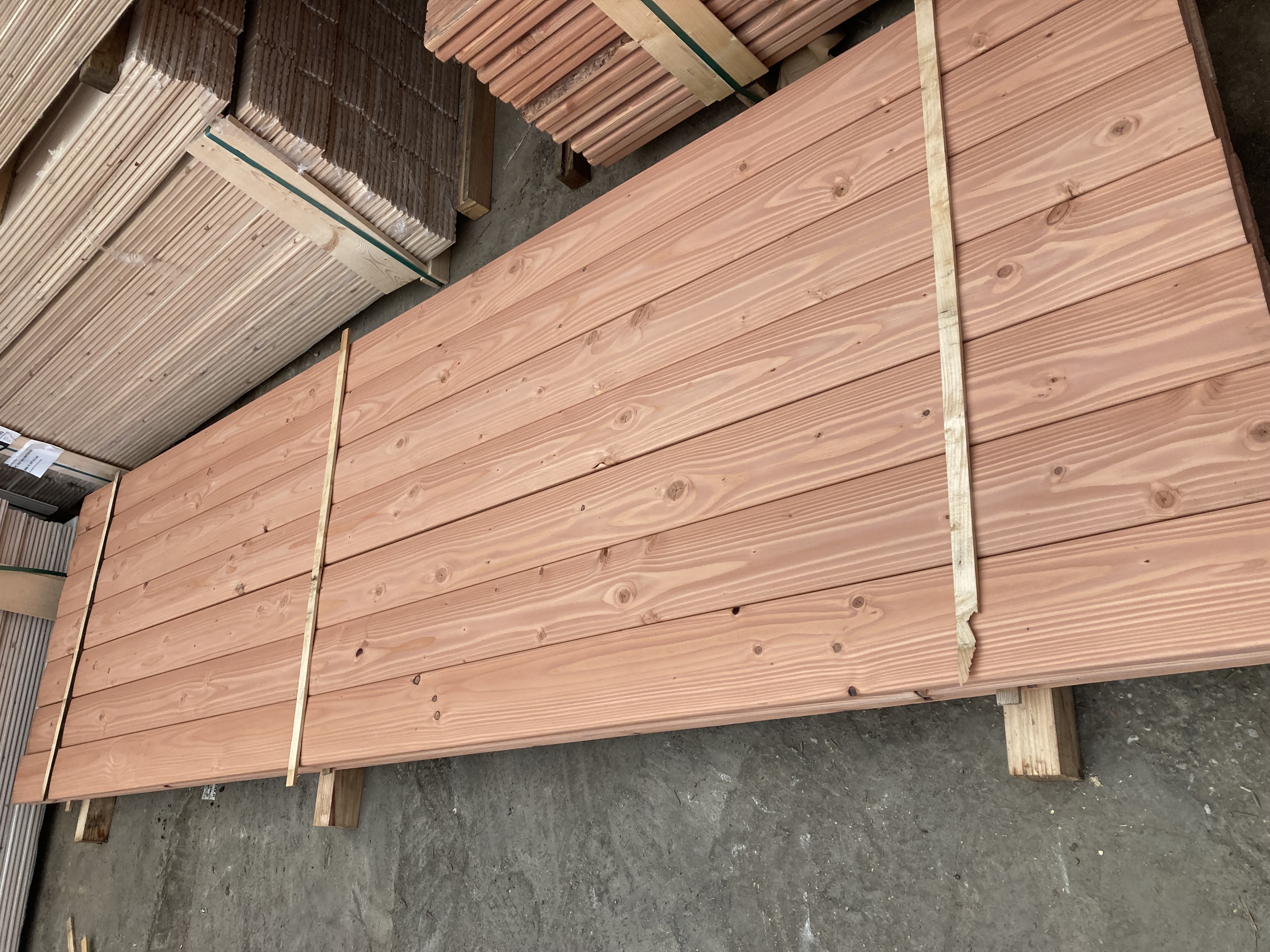 Lame terrasse DOUGLAS 27x145 4 m traité classe 3 rose autoclave