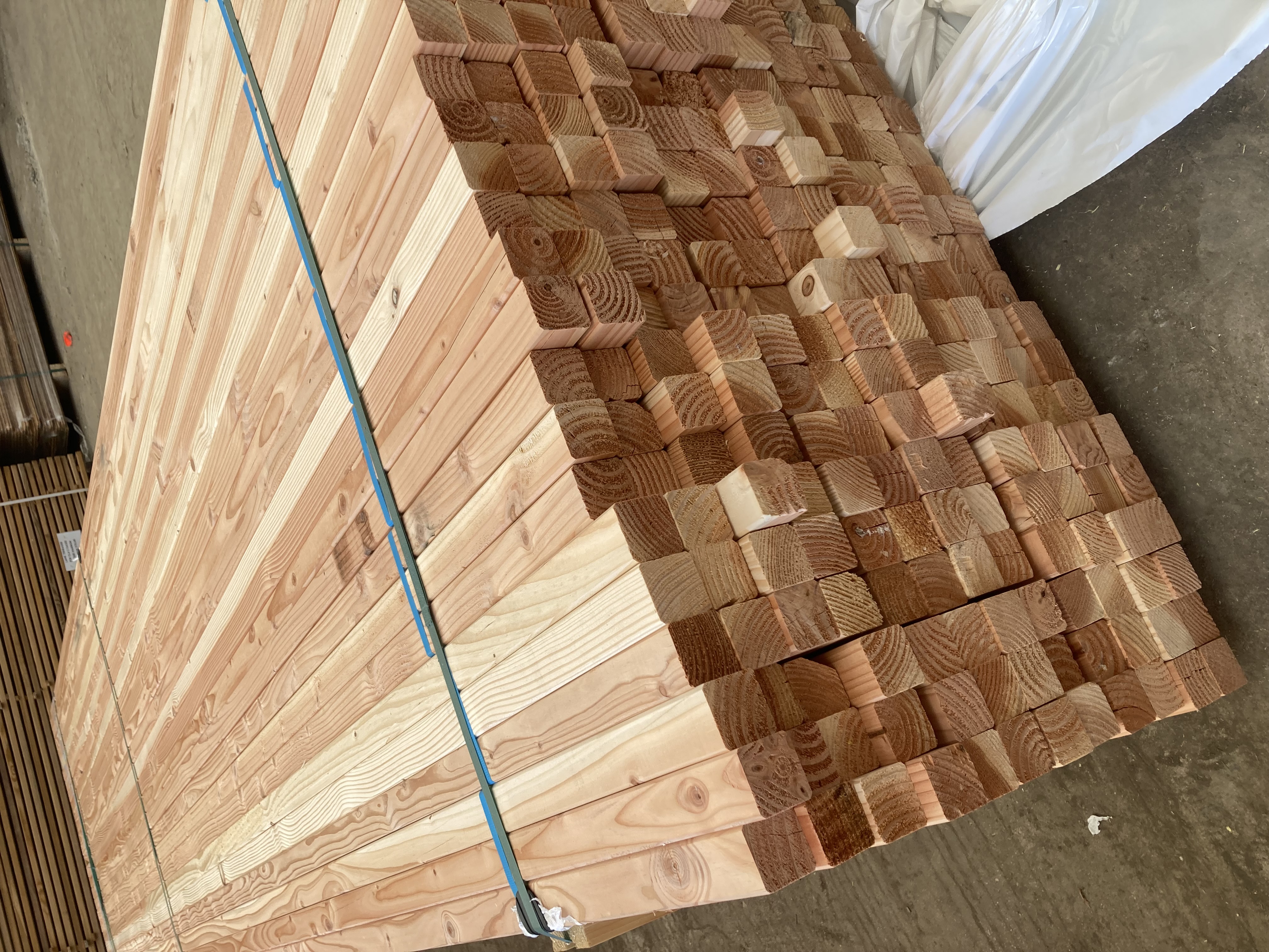 Bardage Douglas claire voie naturel 40x40 4m