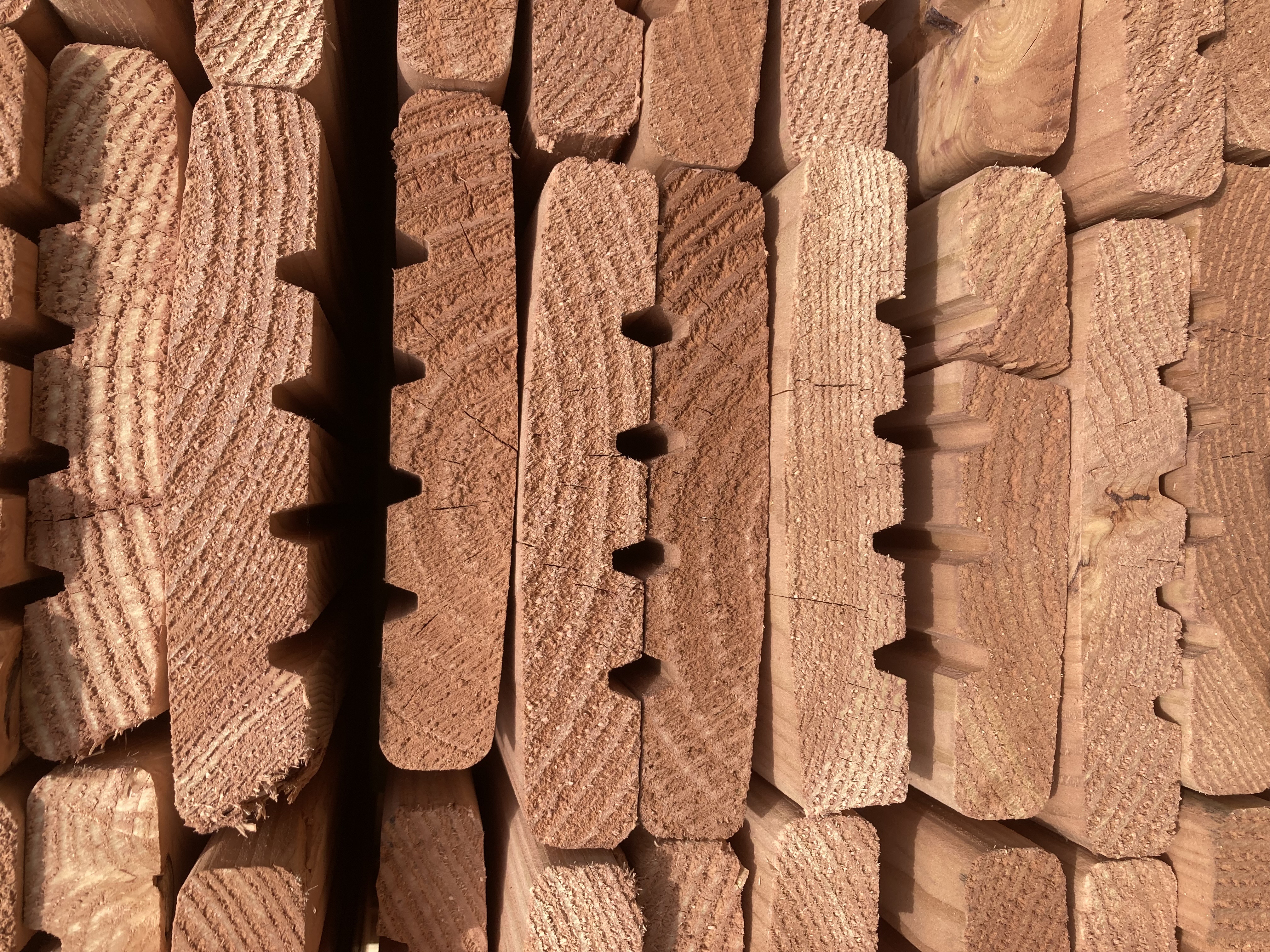 Lame terrasse DOUGLAS 27x145 3,5 m traité classe 3 rose autoclave