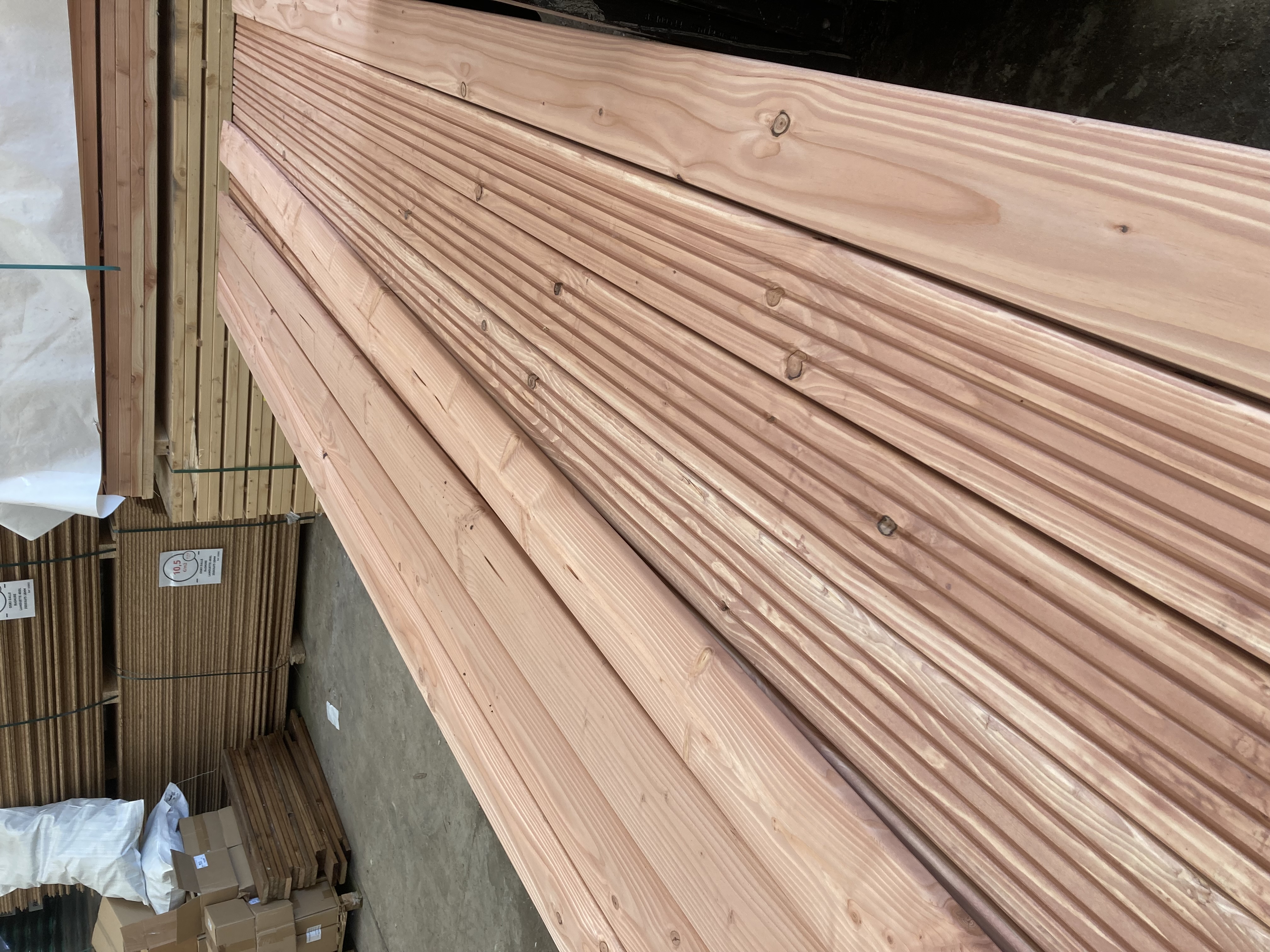 Lame terrasse DOUGLAS 27x145 3,5 m traité classe 3 rose autoclave