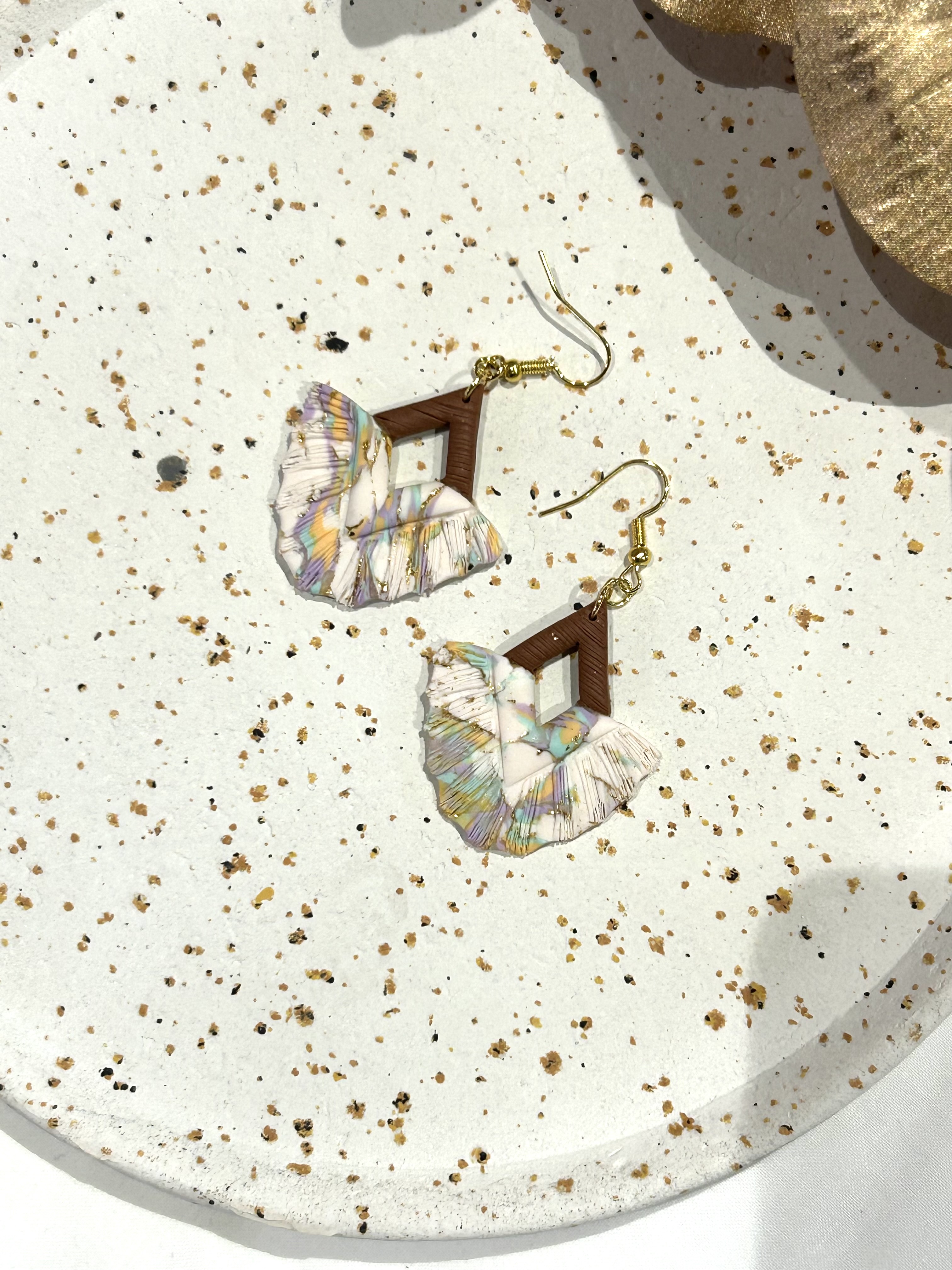 Boucles d'oreilles macramé marbré blanc et pastel