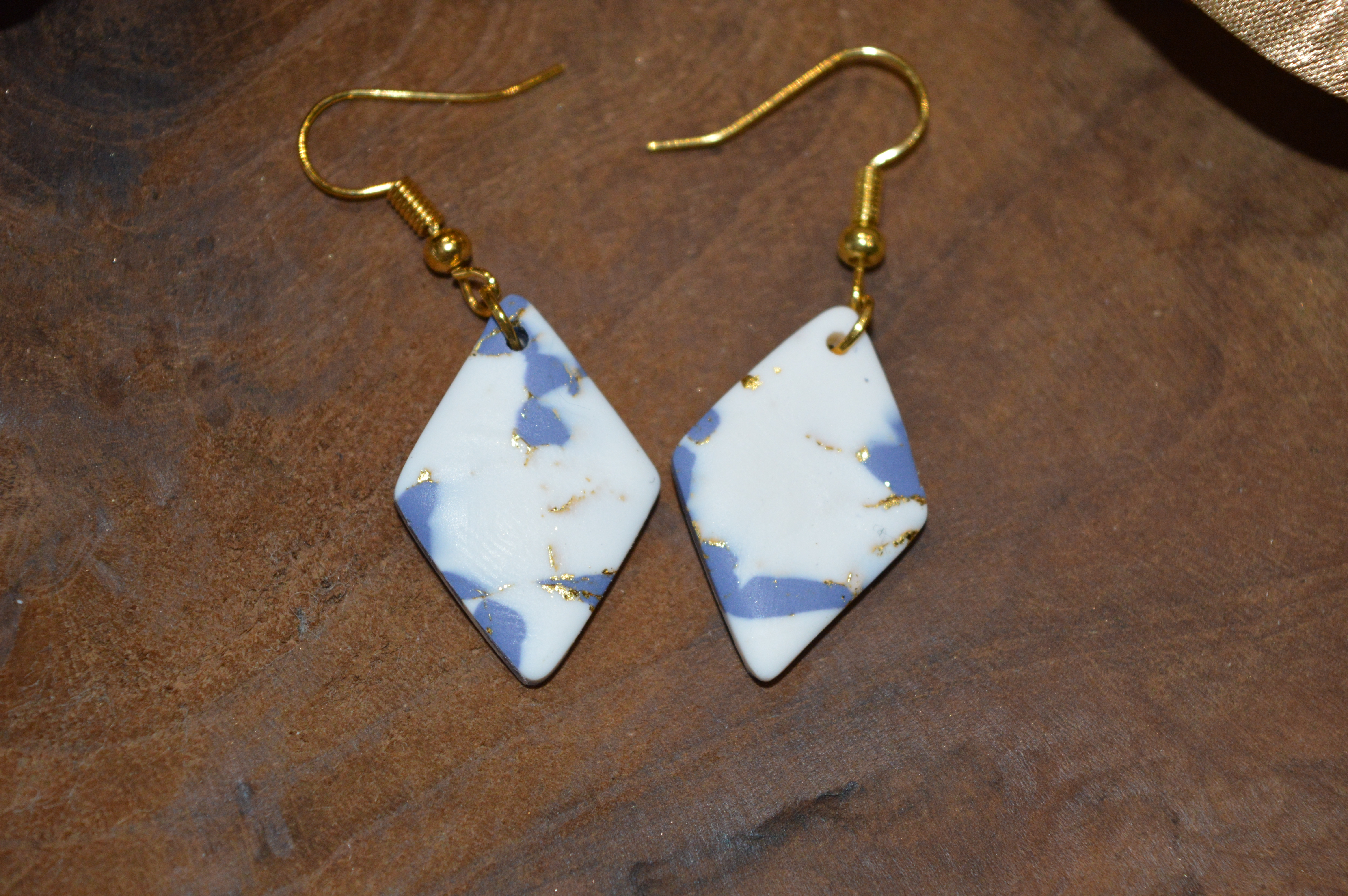 Boucles d'oreilles Madeleine bleues et blanches