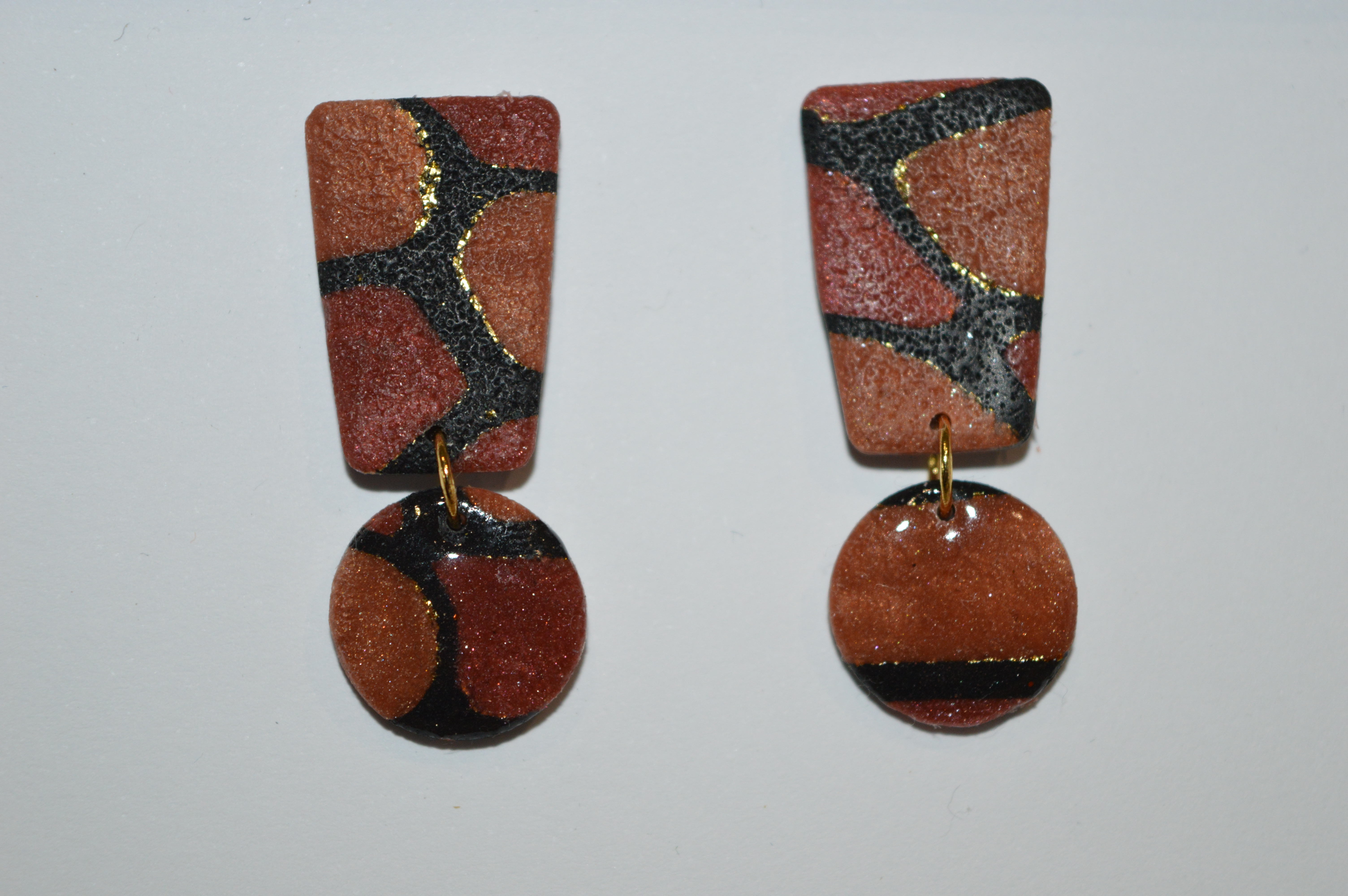 Boucles d'oreilles Eugénie irisées et résinées 