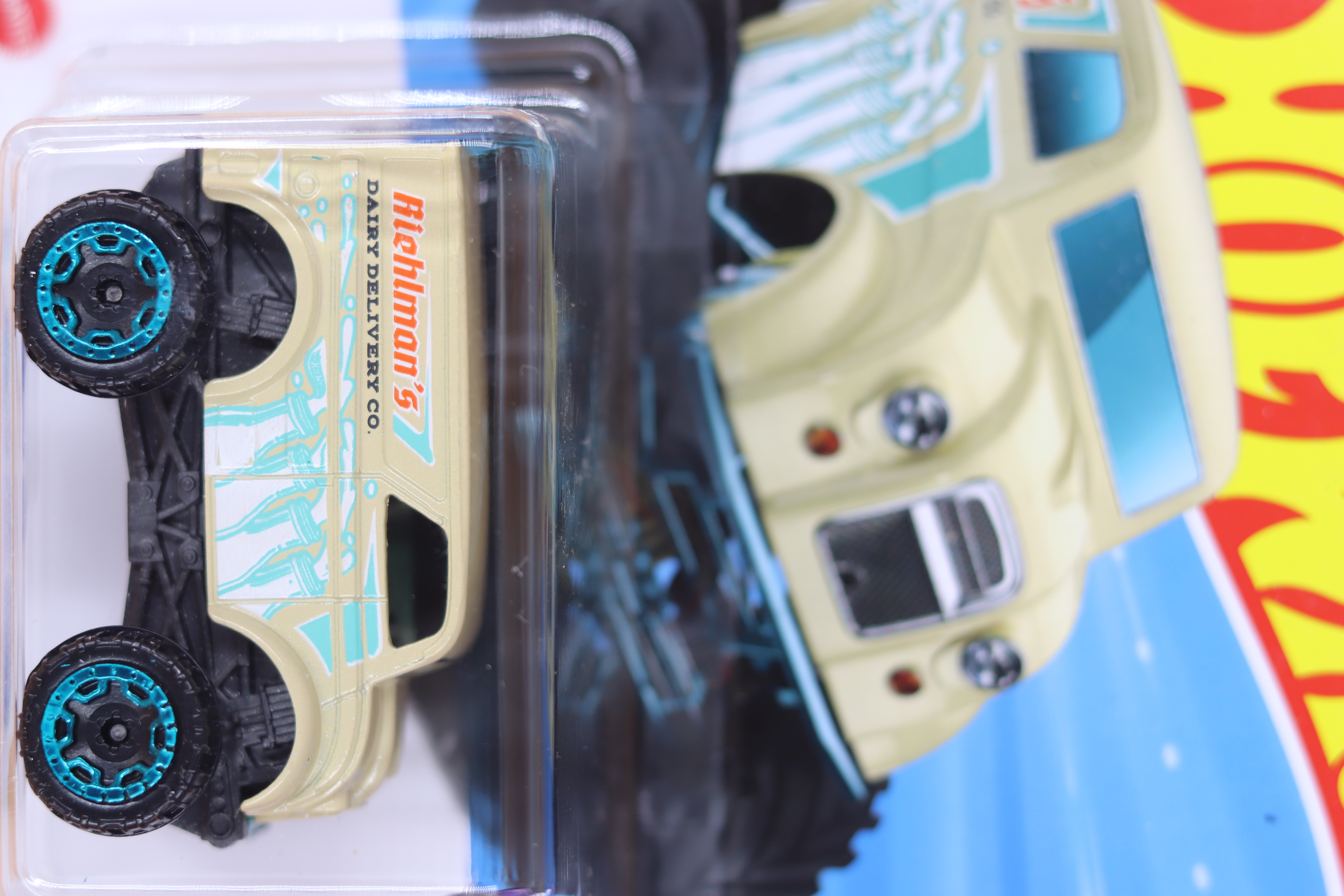 Hot Wheels Monster Dairy Delivery