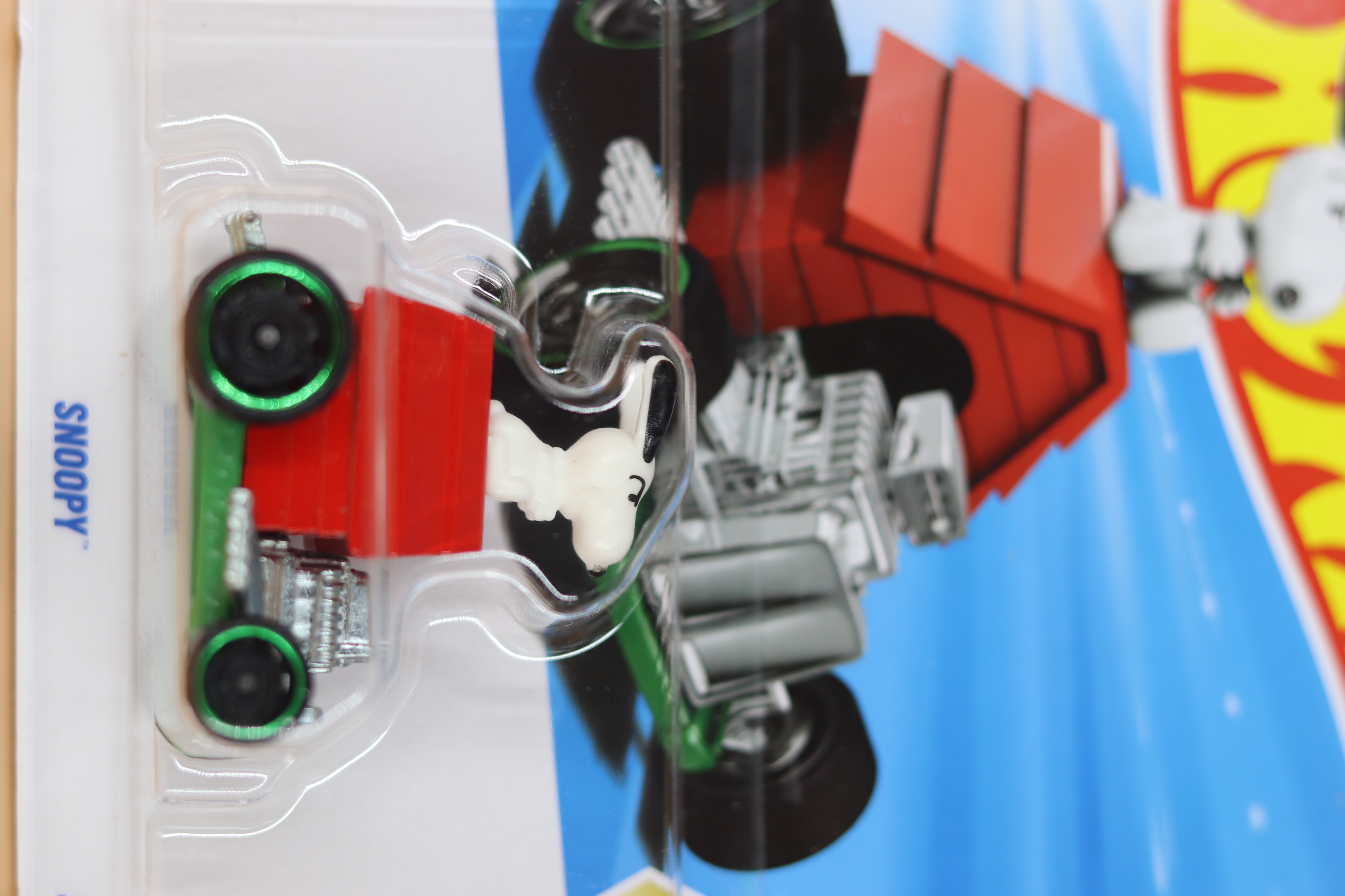 Hot Wheels Snoopy Car & Free Gift 