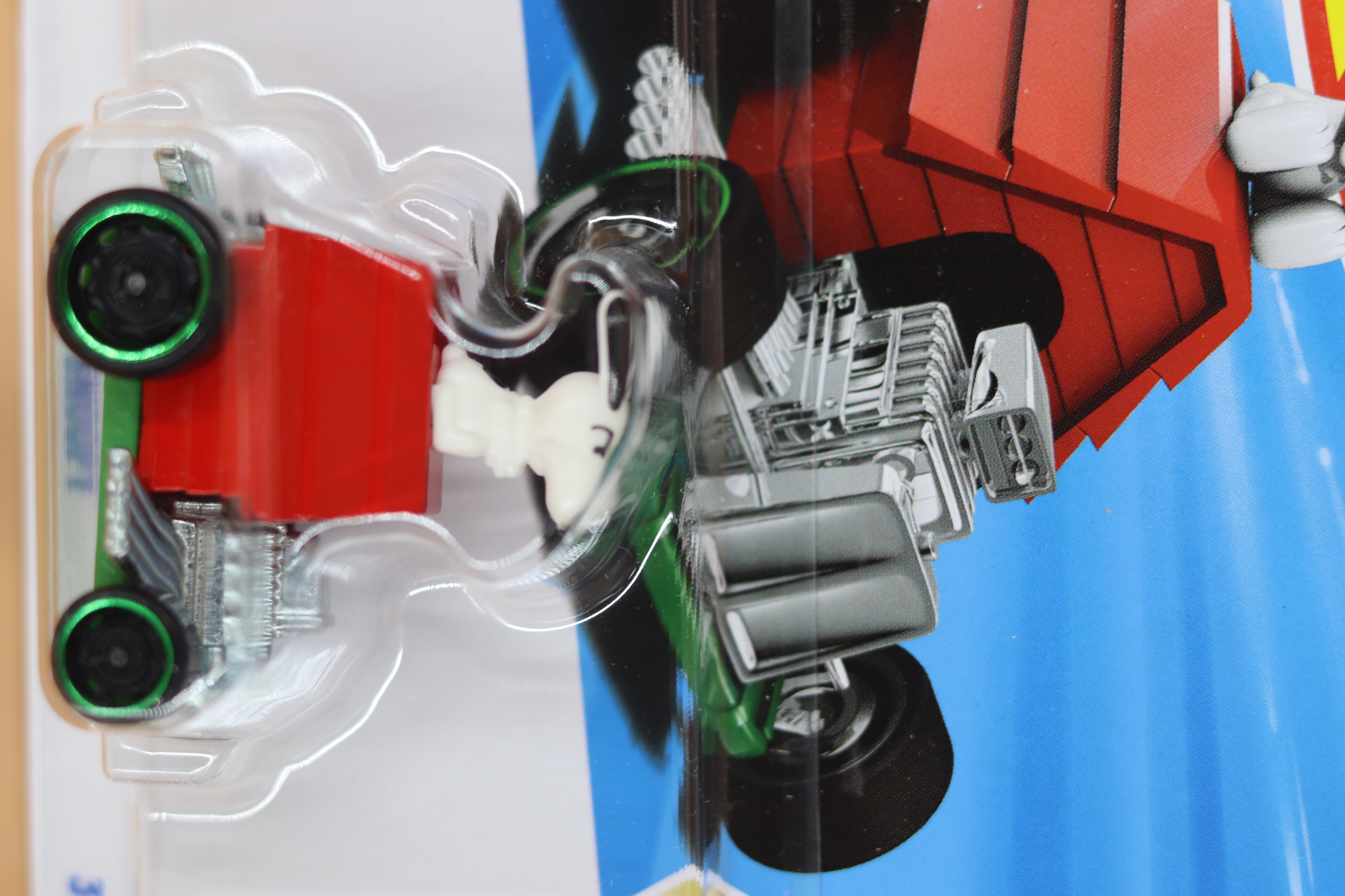 Hot Wheels Snoopy Car & Free Gift 