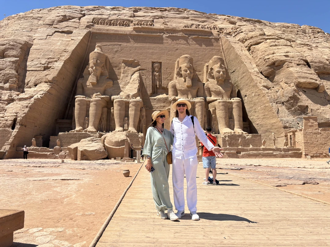 Экскурсия в храм Абу-Симбел из Асуана Исследуйте сокровища храма Абу-Симбел