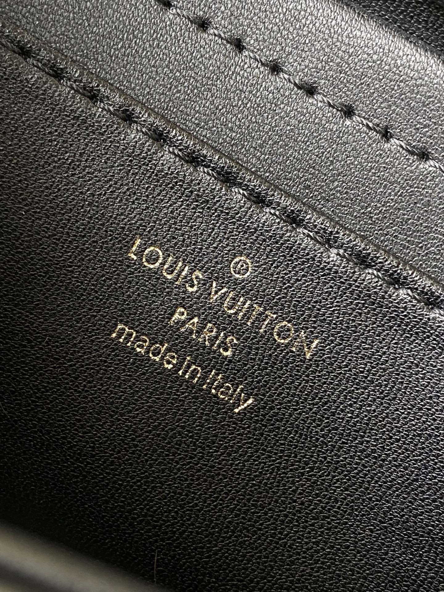 LV Black and White 
